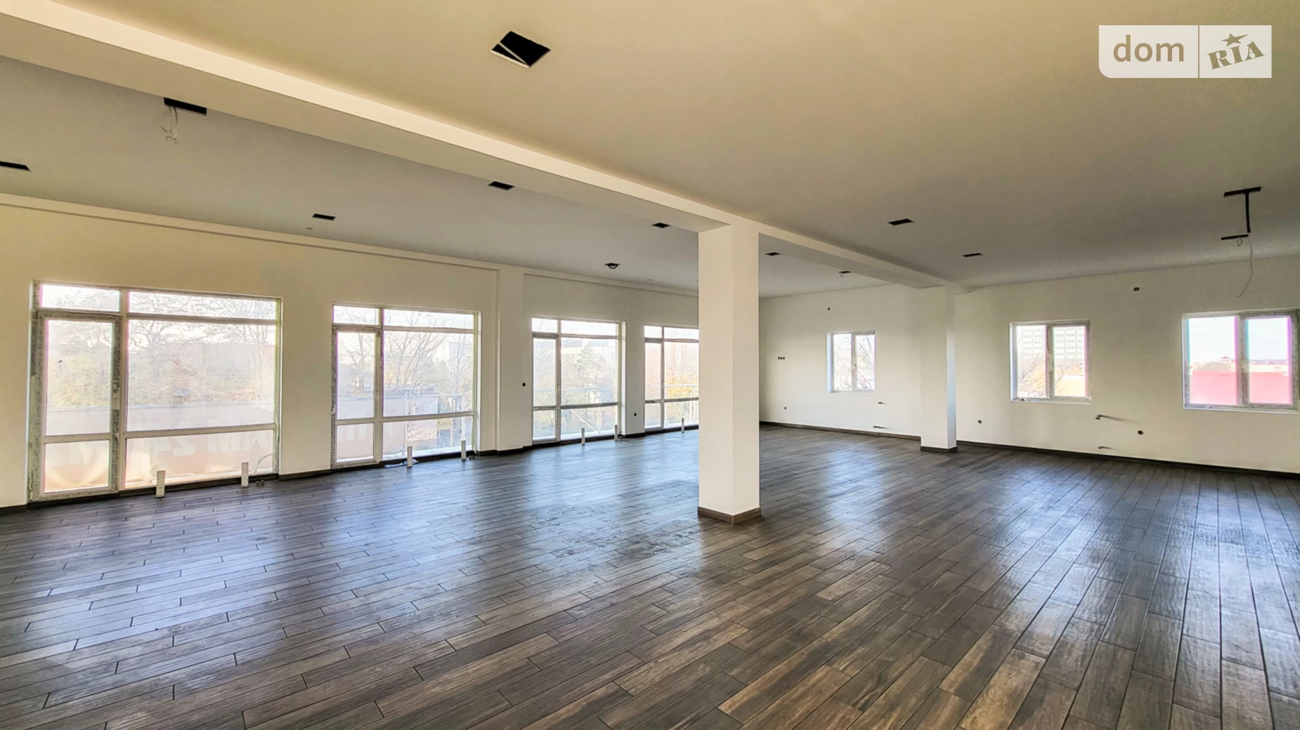 Продается офис 244 кв. м в бизнес-центре, цена: 140000 $ - фото 3