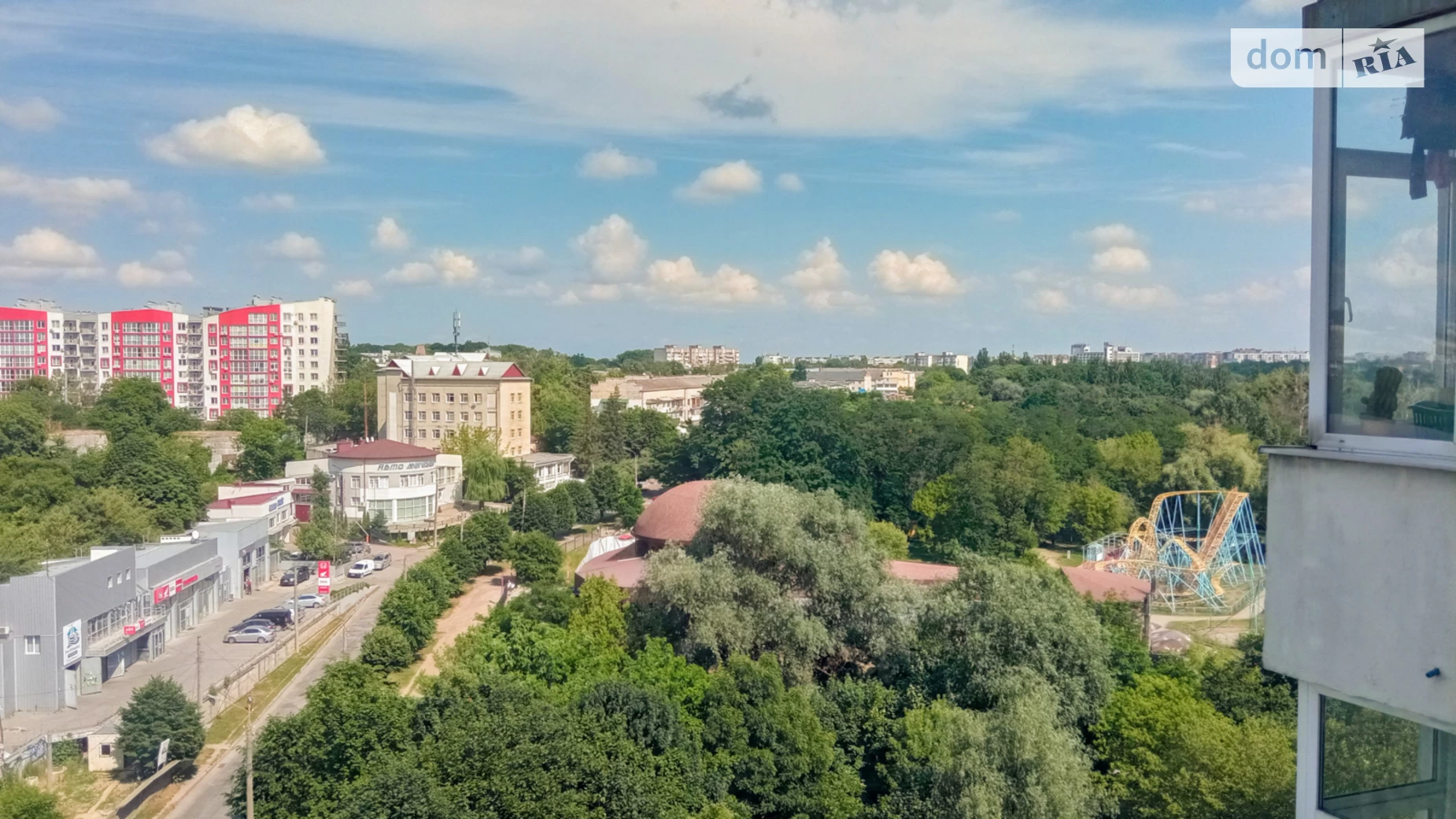 Продается 3-комнатная квартира 104.7 кв. м в Черновцах