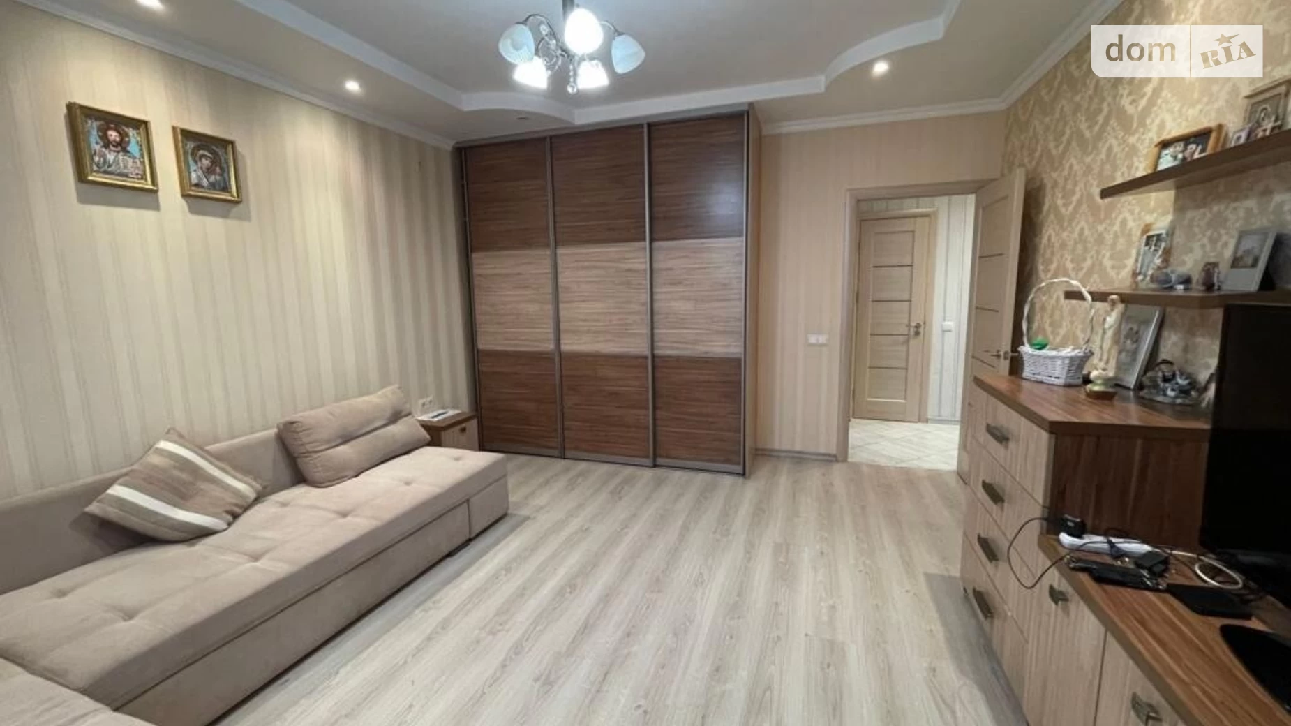 Продается 2-комнатная квартира 60 кв. м в Святопетровское, ул. Богдана Хмельницкого, 1