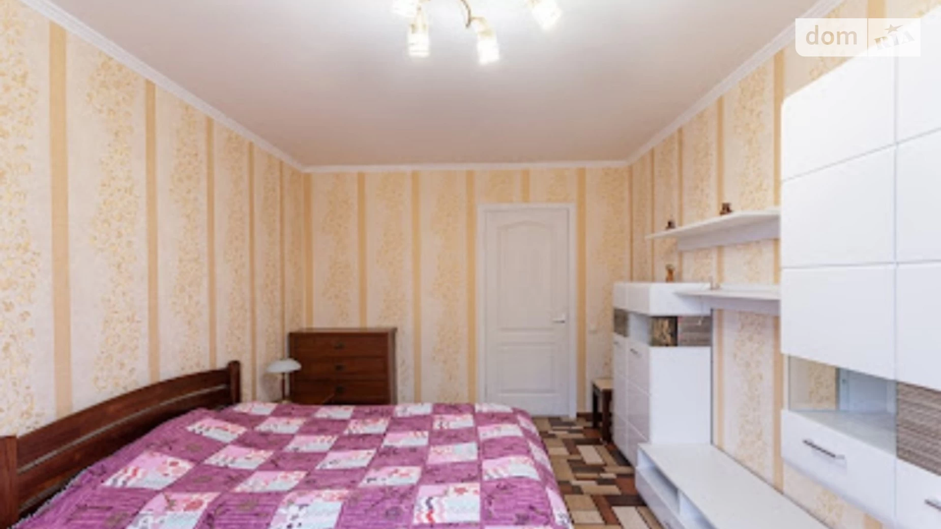 Продается 2-комнатная квартира 67 кв. м в Киеве, ул. Урловская, 23Б