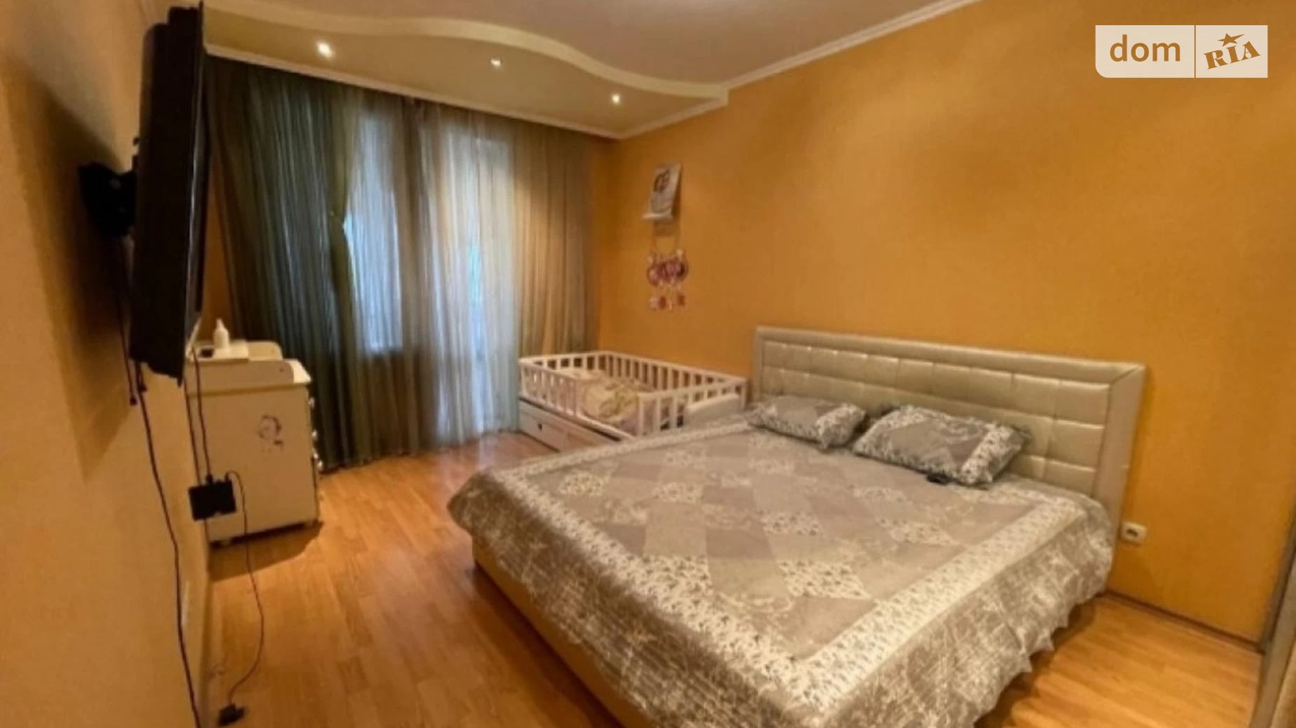 Продается 3-комнатная квартира 88 кв. м в Одессе, ул. Тополевая