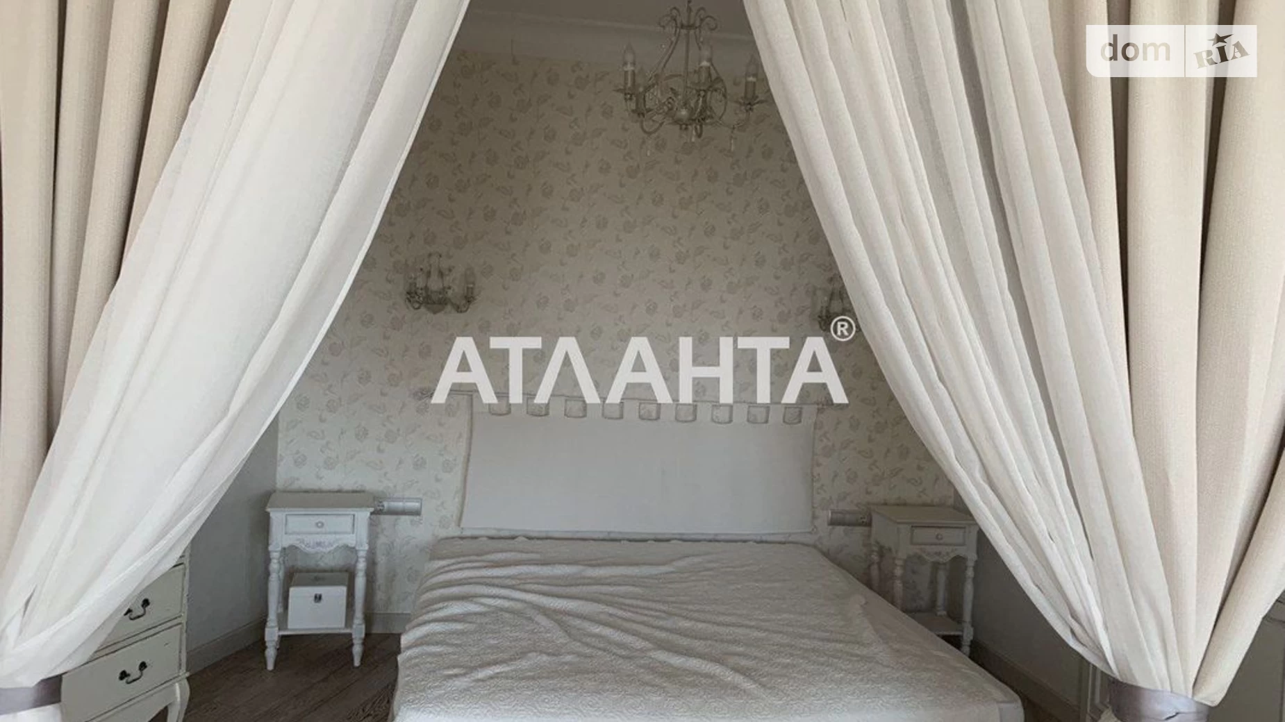 Продается 2-комнатная квартира 77 кв. м в Одессе, ул. Литературная, 1А