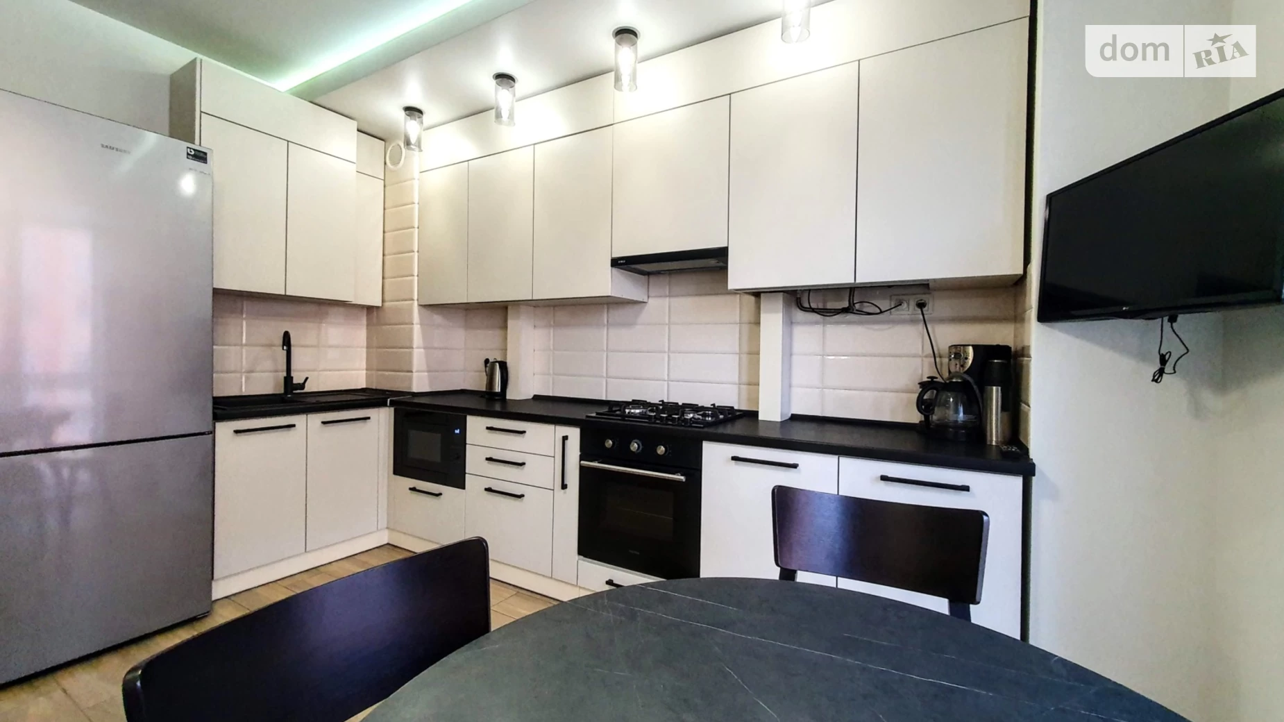 Сдается в аренду 1-комнатная квартира 45 кв. м в Черновцах, цена: 350 $ - фото 2