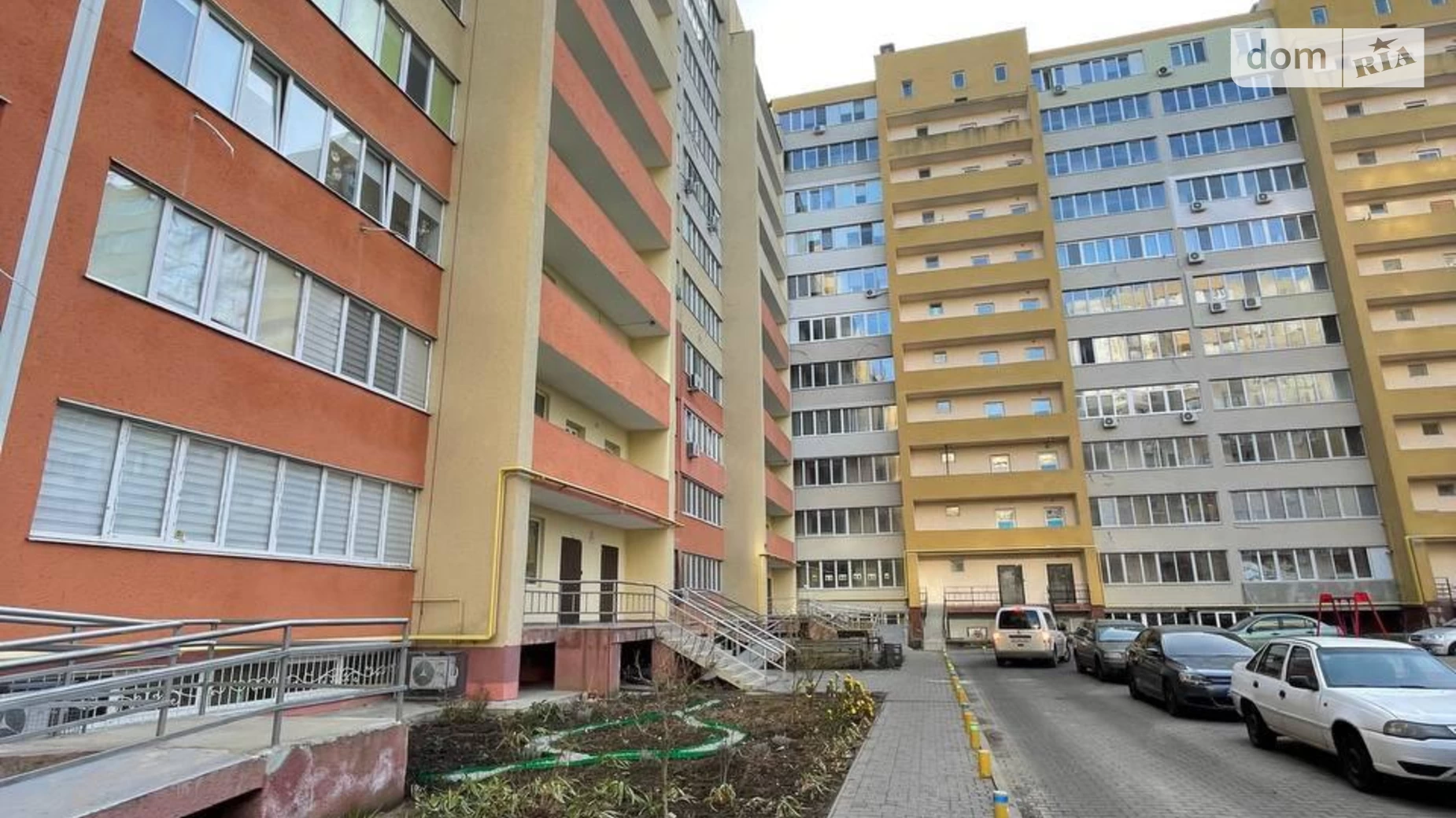 Продается 2-комнатная квартира 69 кв. м в Одессе, ул. Академика Сахарова, 16