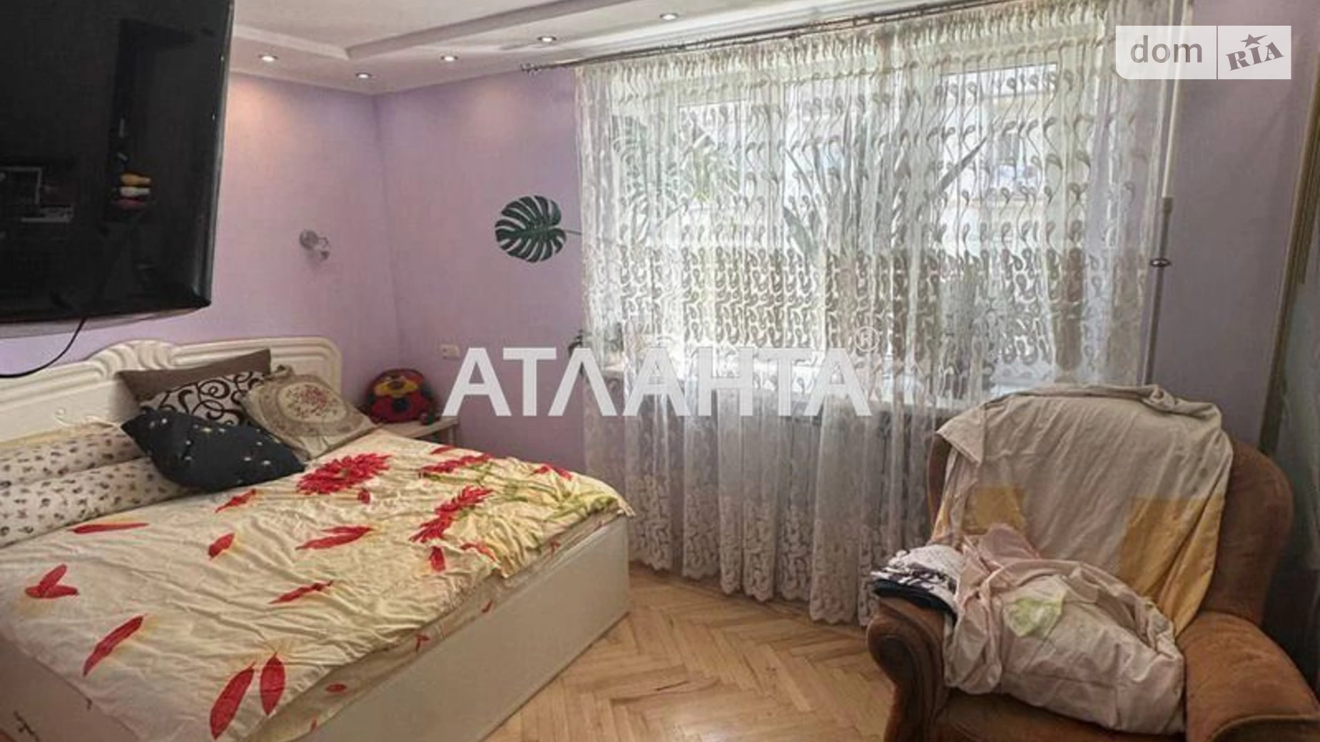 Продається 1-кімнатна квартира 43.6 кв. м у Одесі, вул. Старорізнична