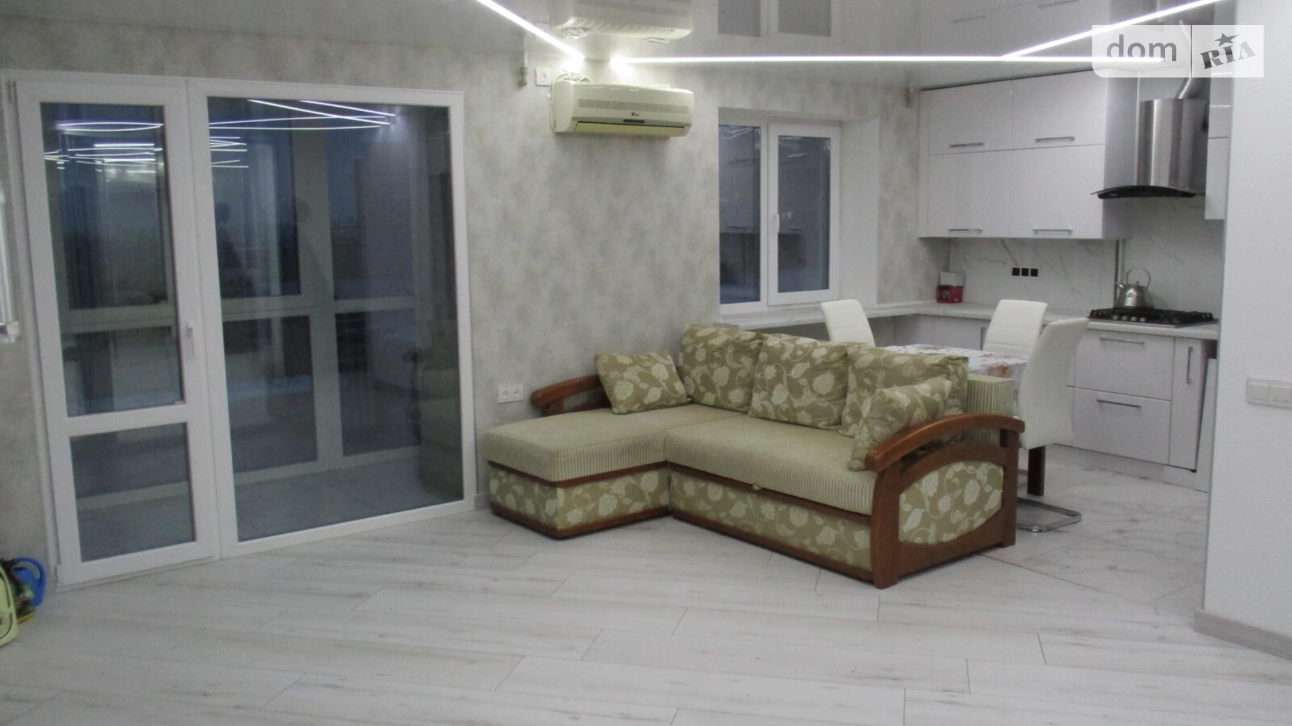 Продается 3-комнатная квартира 60.5 кв. м в Славянске, вул. Батюка