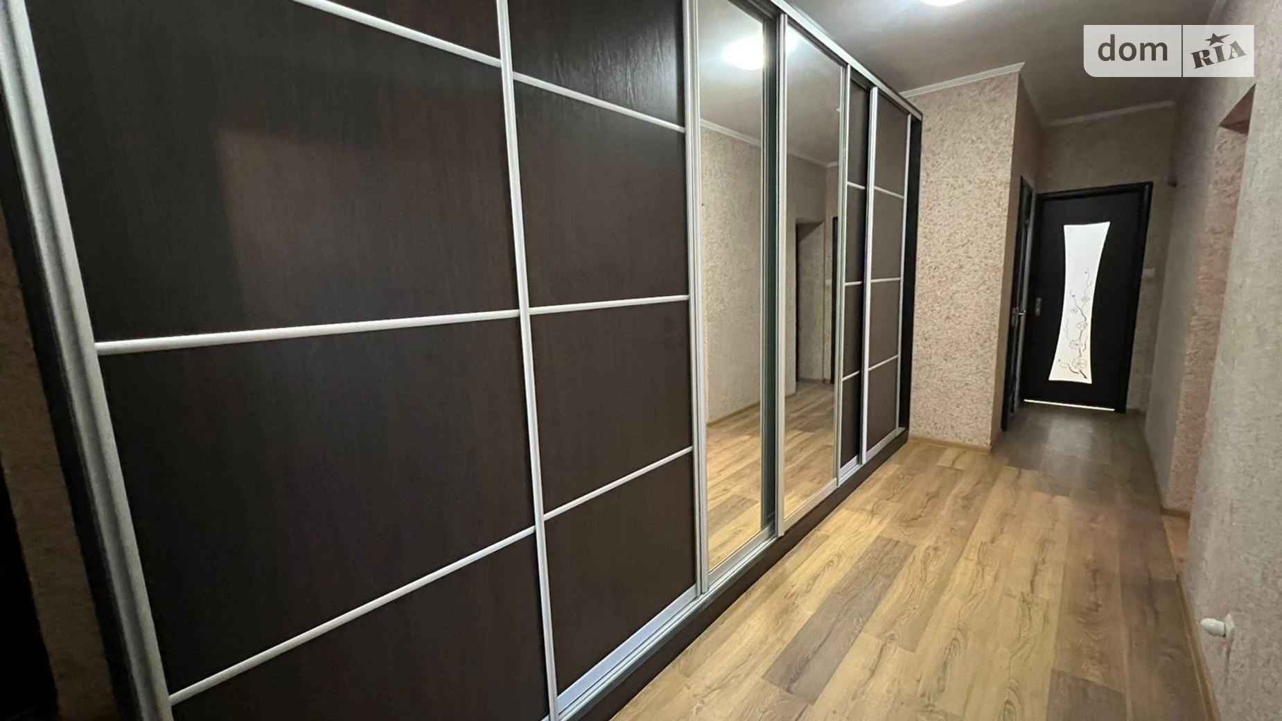 Продается 3-комнатная квартира 96 кв. м в Ужгороде, ул. Собранецкая, 173