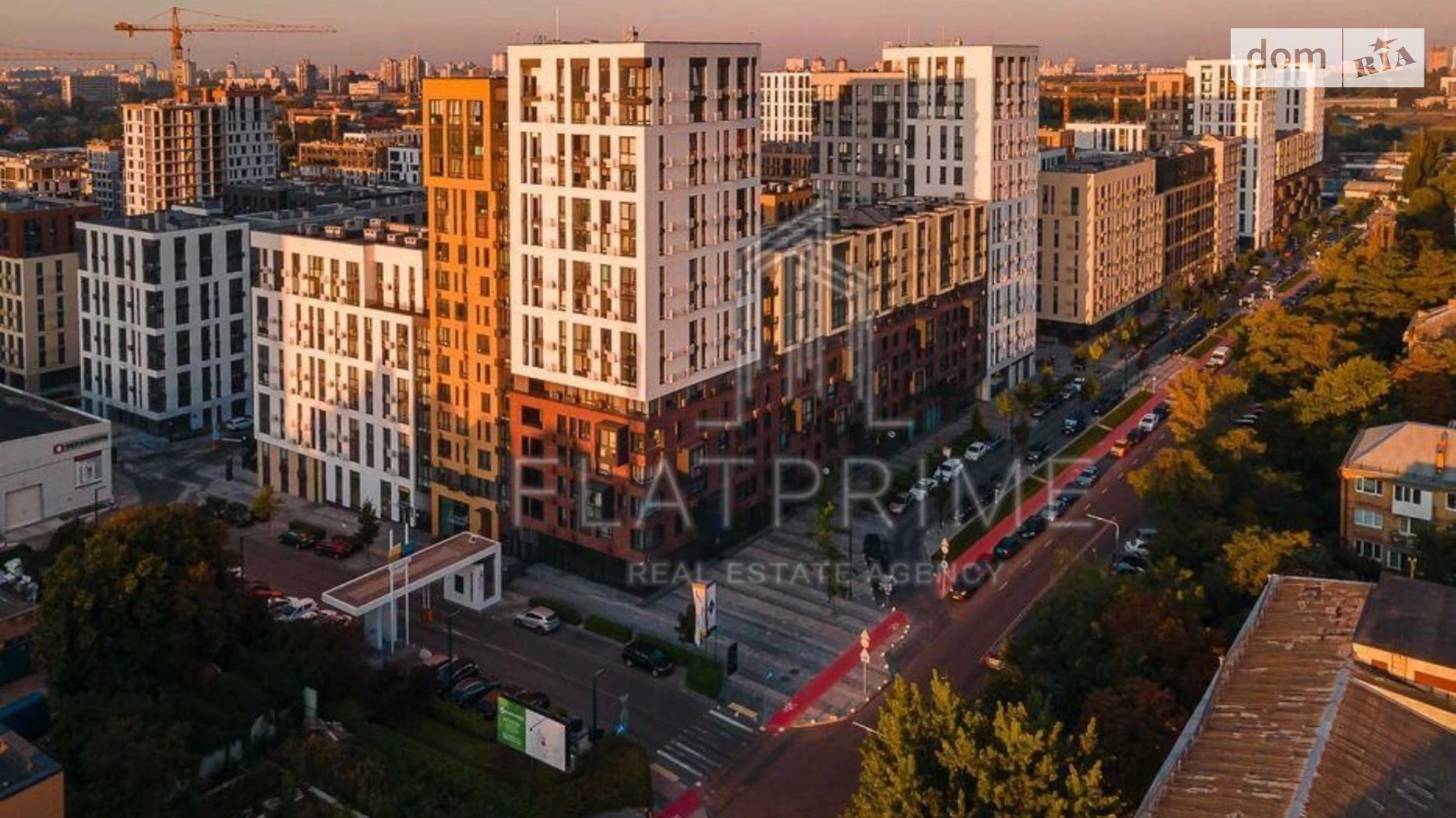 Продается 1-комнатная квартира 43.4 кв. м в Киеве, ул. Салютная, 2Б