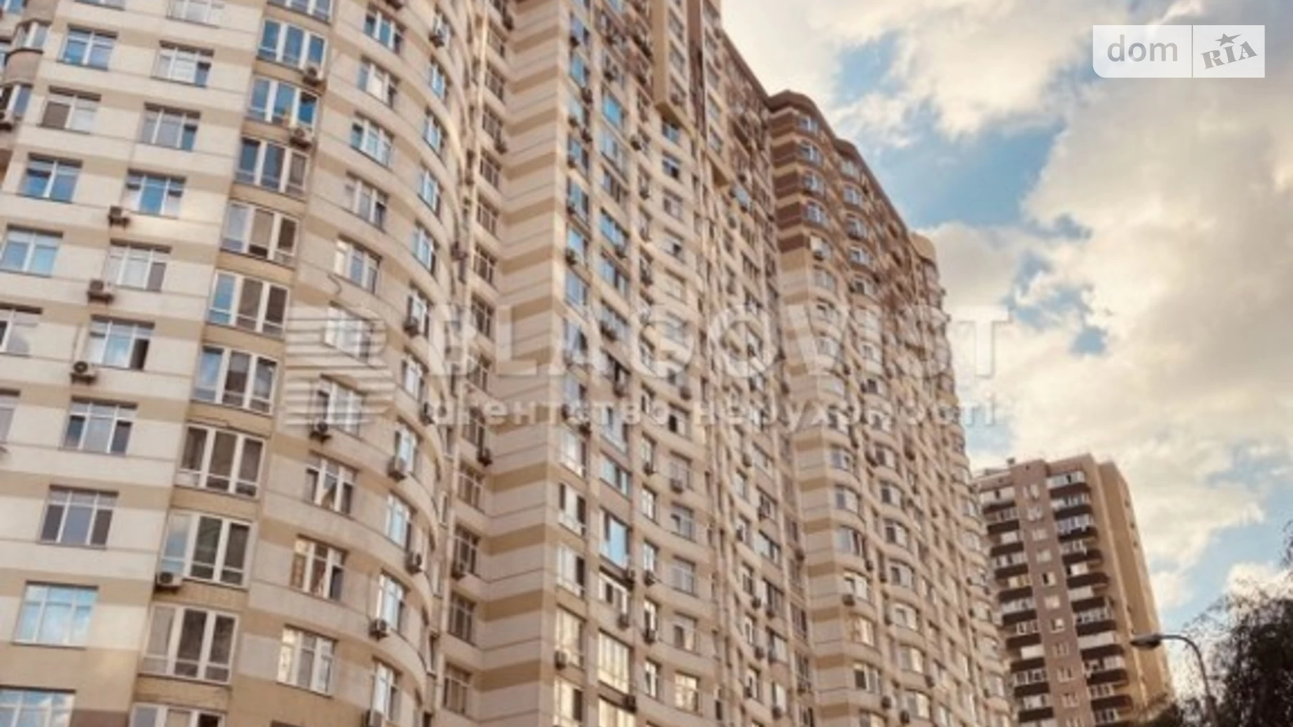 Продается 4-комнатная квартира 114 кв. м в Киеве, ул. Анны Ахматовой, 22