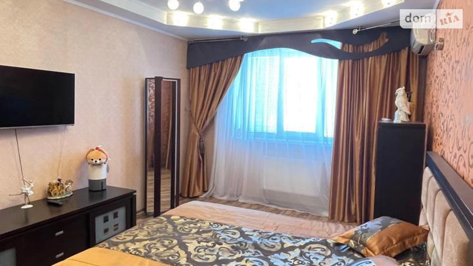 Продается 1-комнатная квартира 51 кв. м в Одессе, ул. Костанди