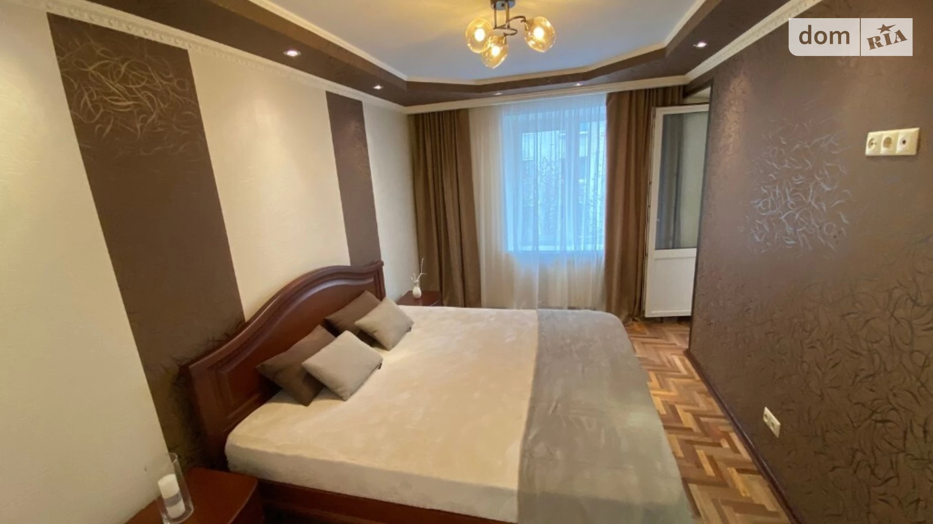 Продается 3-комнатная квартира 67 кв. м в Киеве, ул. Константиновская, 61
