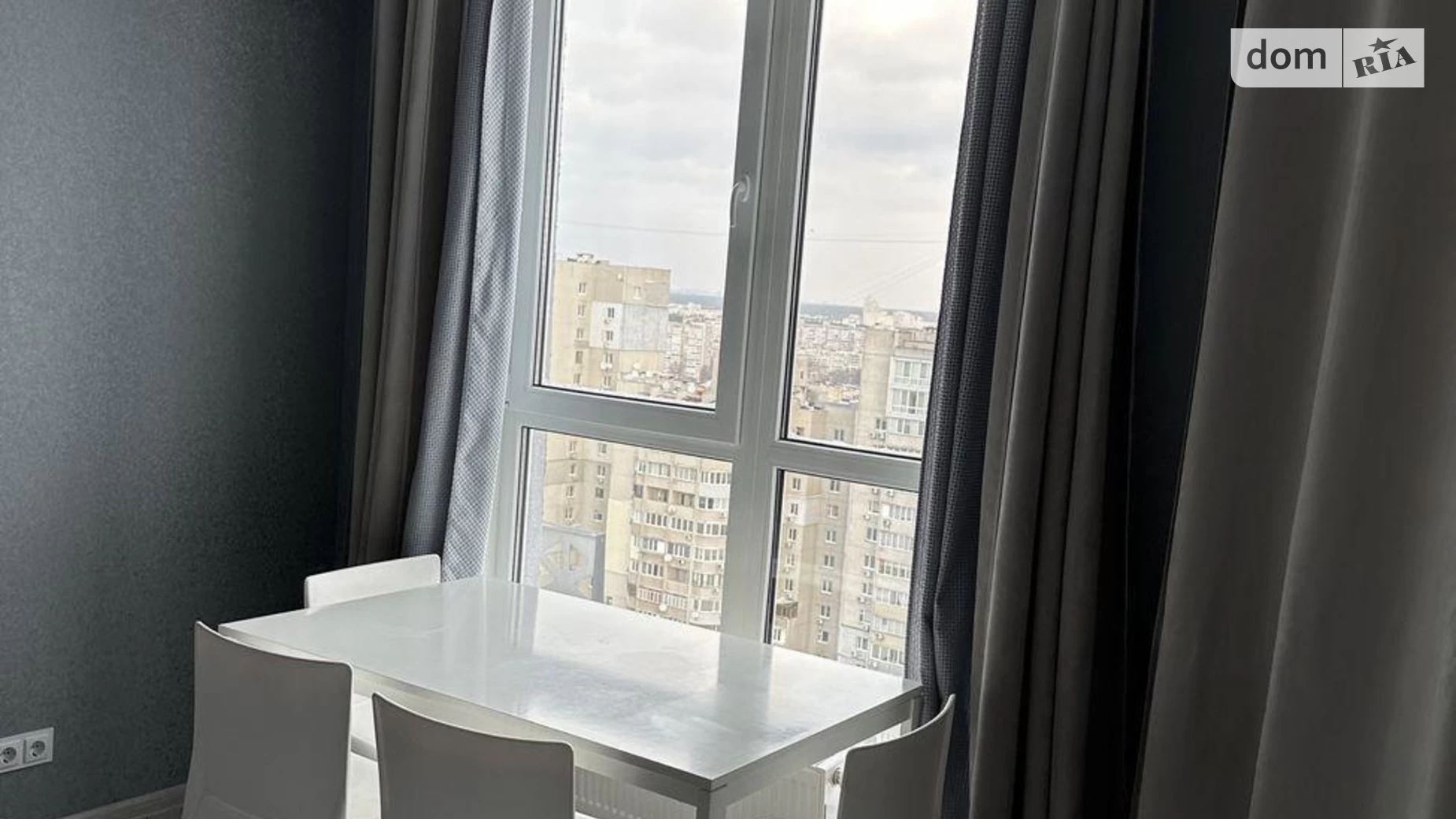 Продается 1-комнатная квартира 48 кв. м в Киеве, ул. Ревуцкого, 40