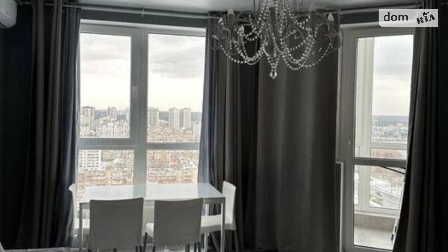 Продается 1-комнатная квартира 48 кв. м в Киеве, ул. Ревуцкого, 40Б