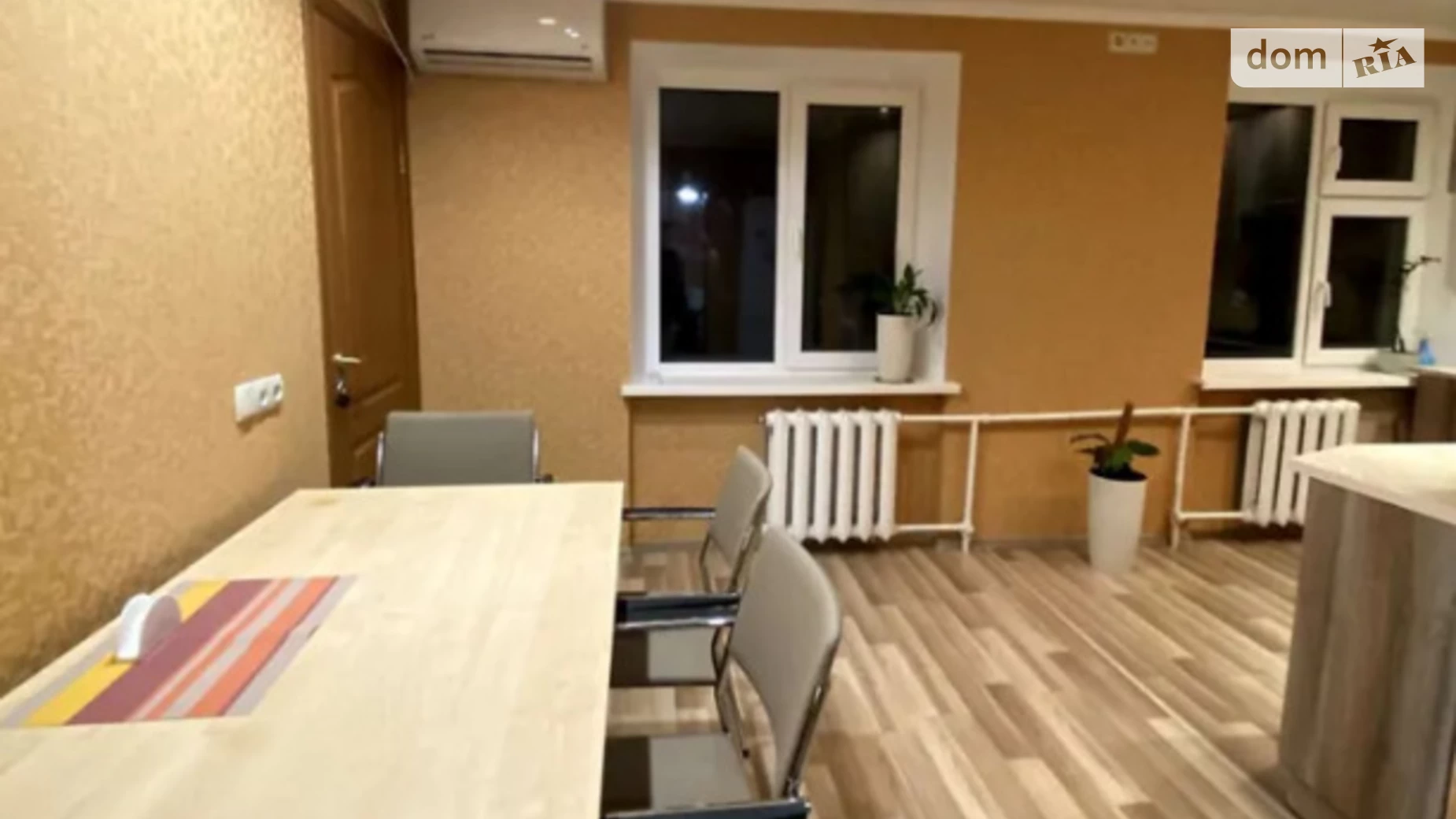 Продається 2-кімнатна квартира 52 кв. м у Полтаві, вул. Гожулівська