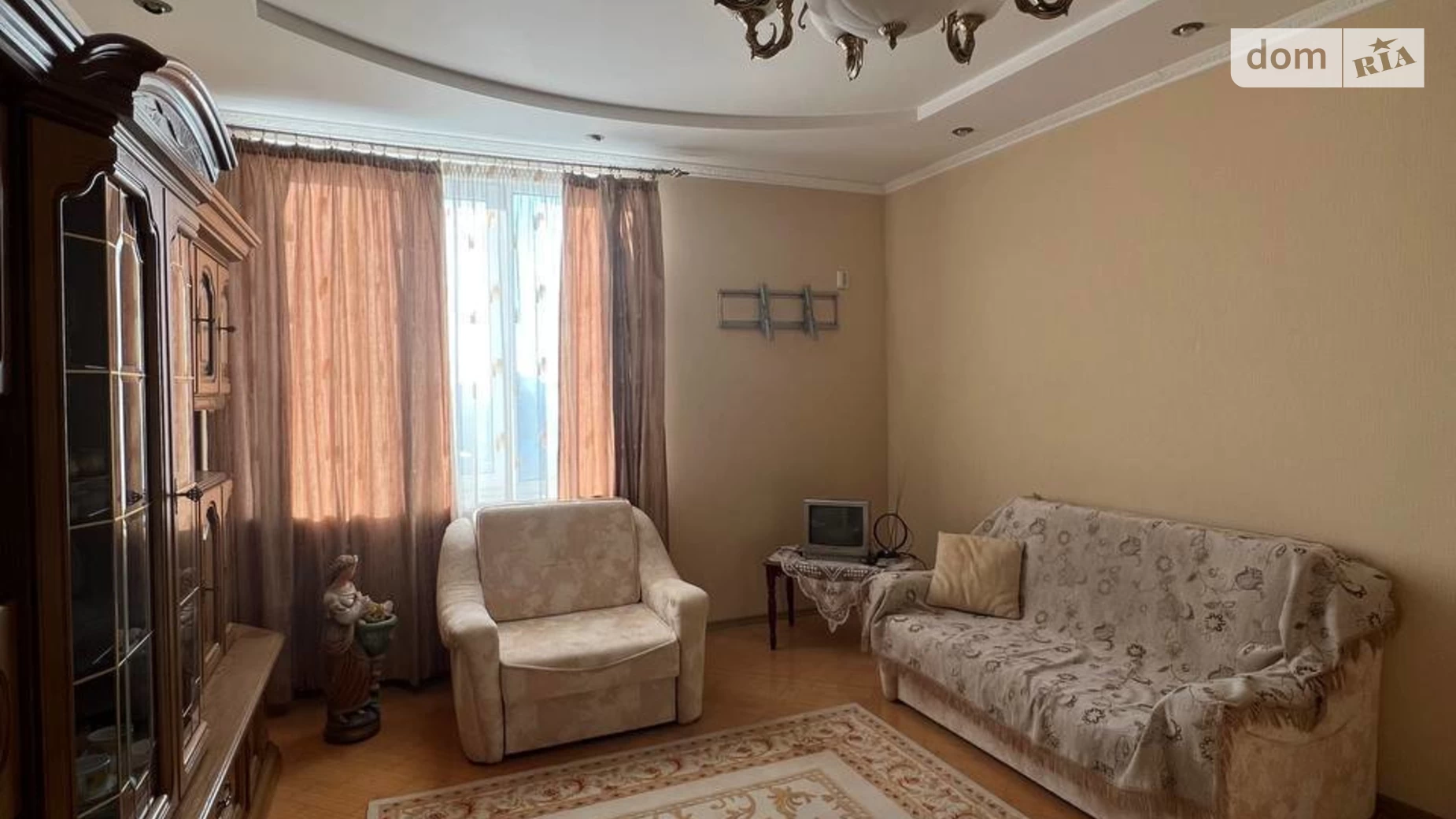 Продается 1-комнатная квартира 45 кв. м в Ивано-Франковске, ул. Пасечная