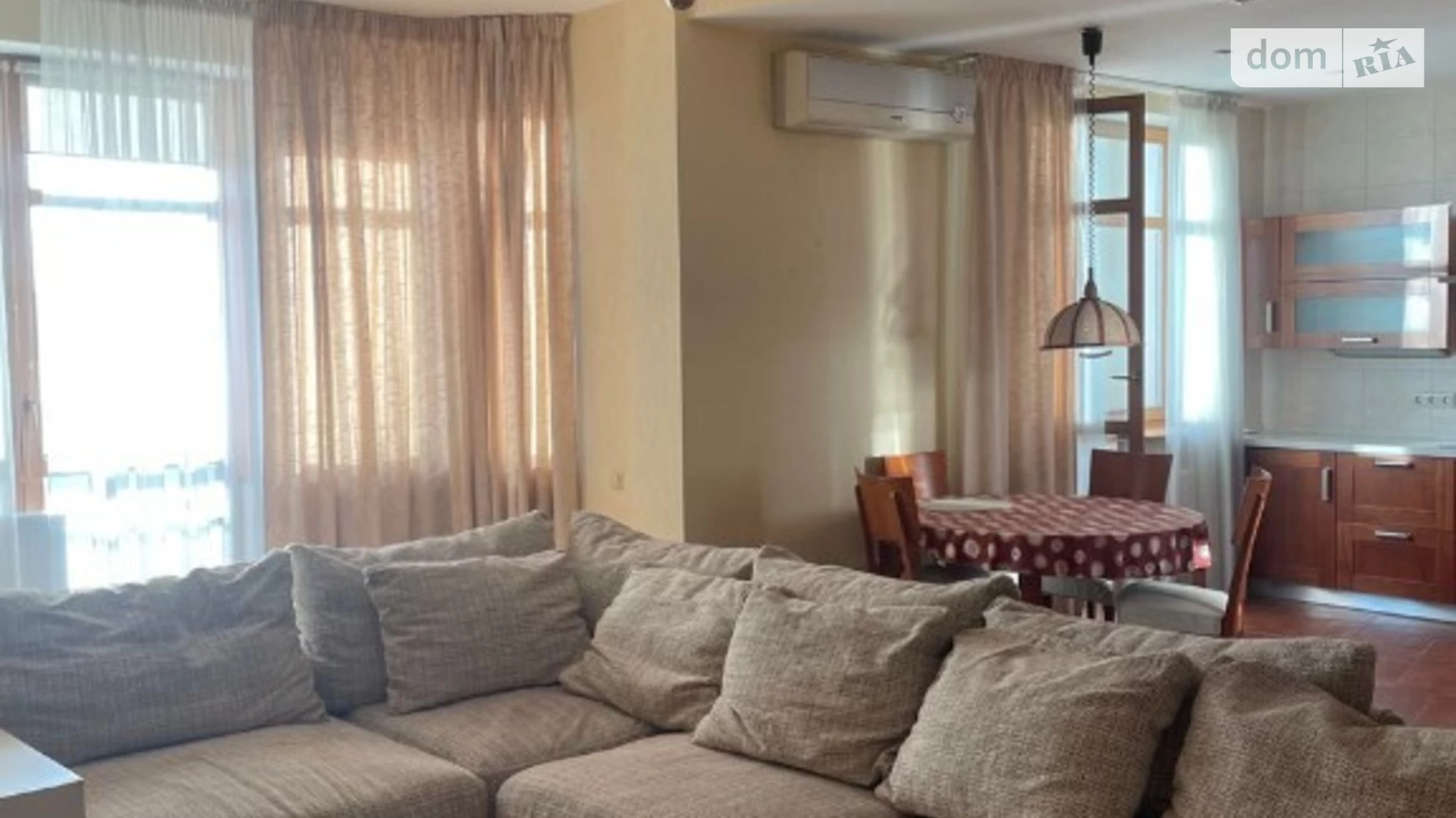 Продается 4-комнатная квартира 177 кв. м в Киеве, ул. Коновальца Евгения, 32А