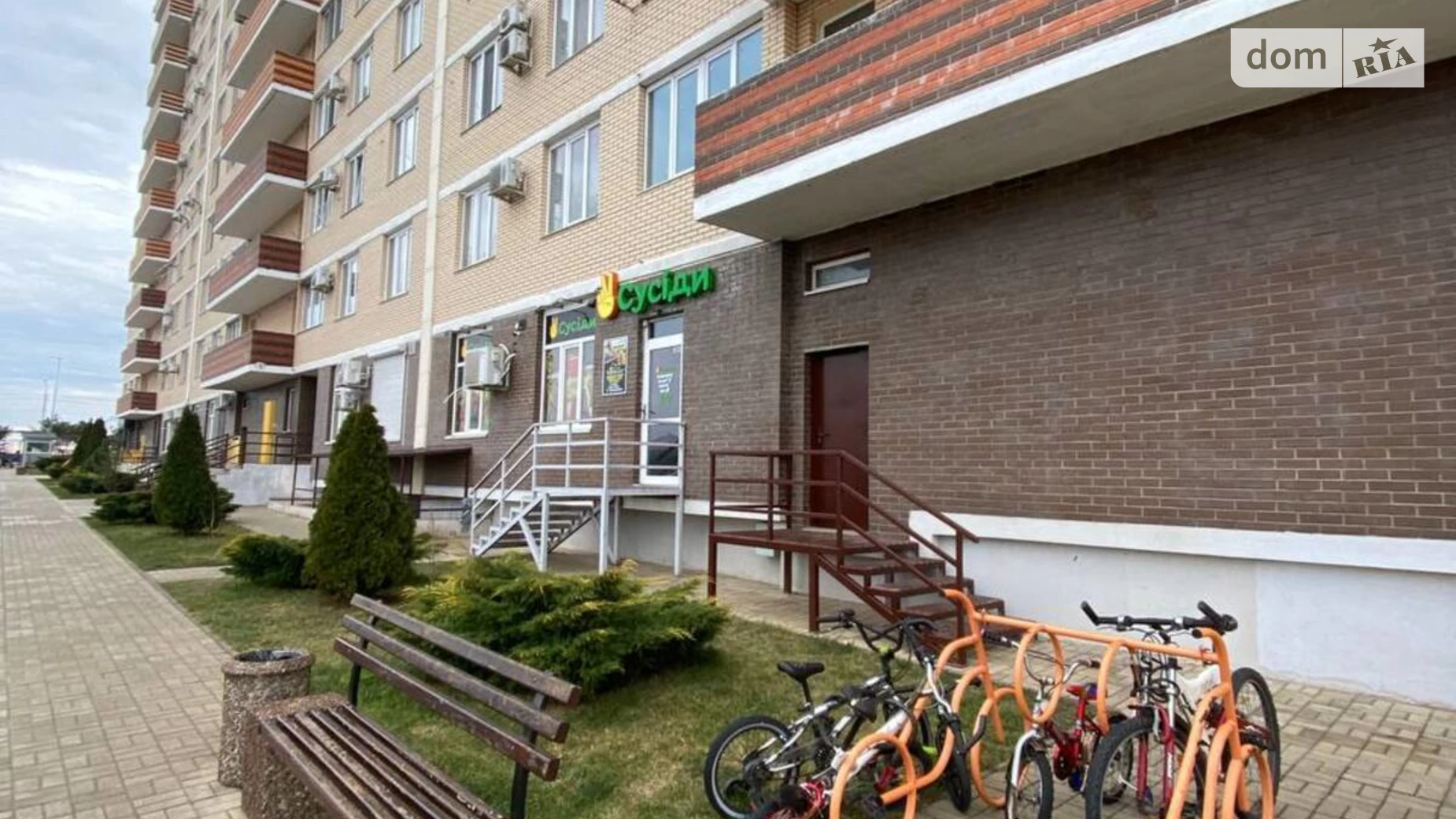 Продається 1-кімнатна квартира 39 кв. м у Чорноморську, вул. 1 Травня