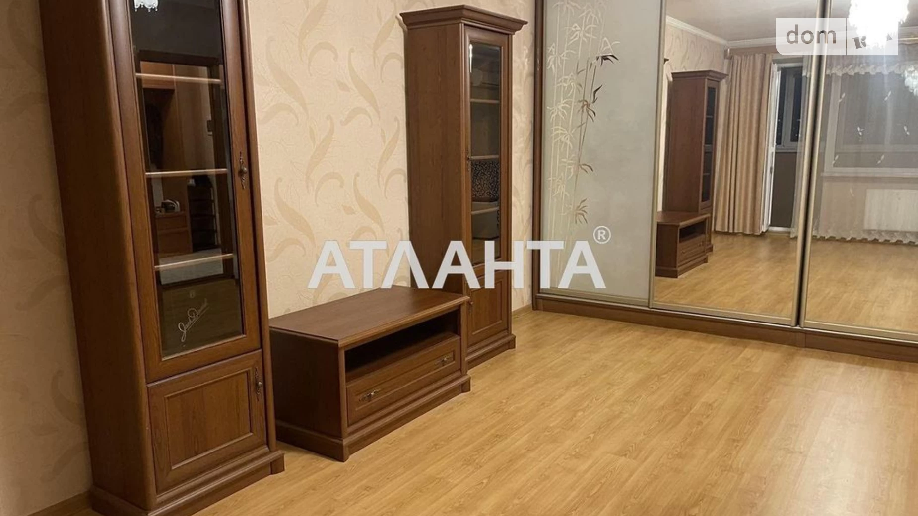 Продается 1-комнатная квартира 45 кв. м в Одессе, ул. Дюковская, 8
