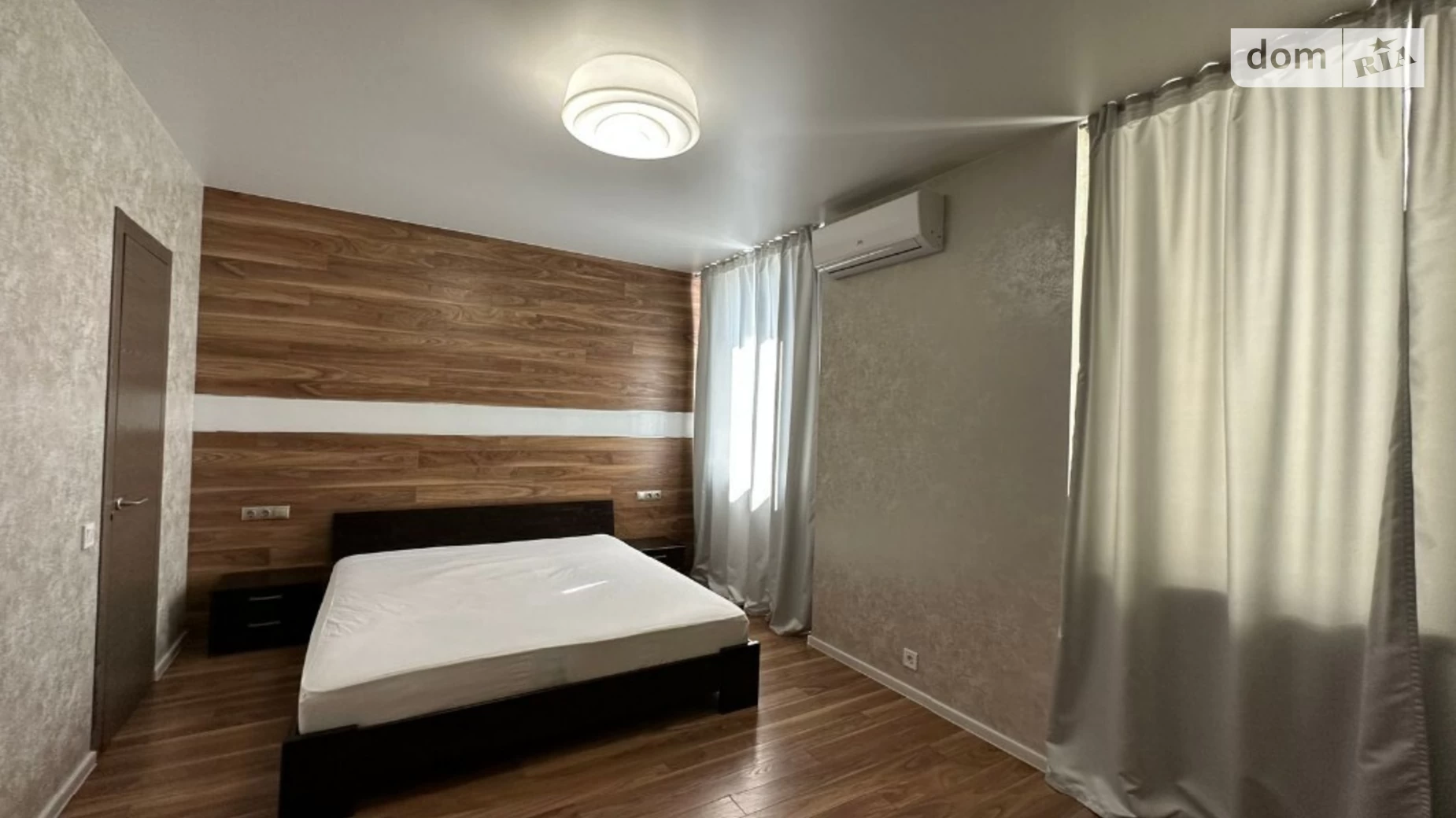 Продается 2-комнатная квартира 90 кв. м в Киеве, ул. Анны Ахматовой, 30