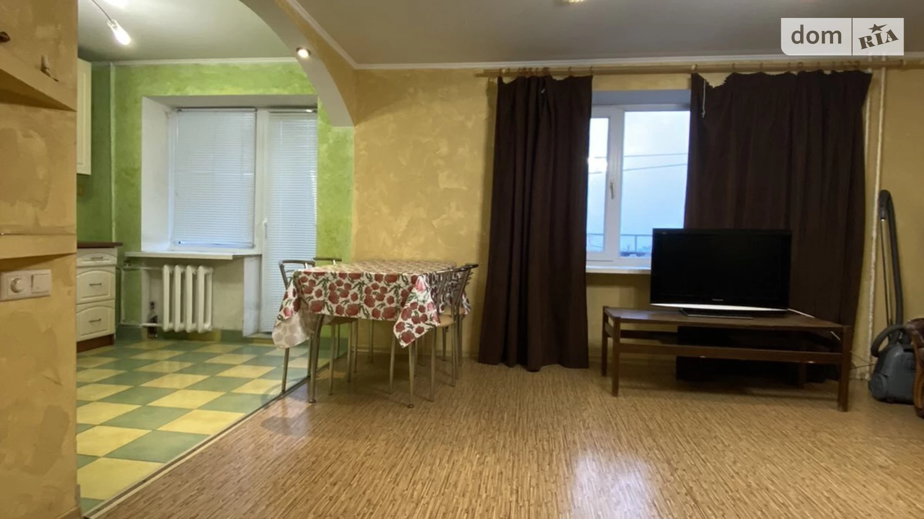 Продается 3-комнатная квартира 71 кв. м в Черноморске, ул. Виталия Шума