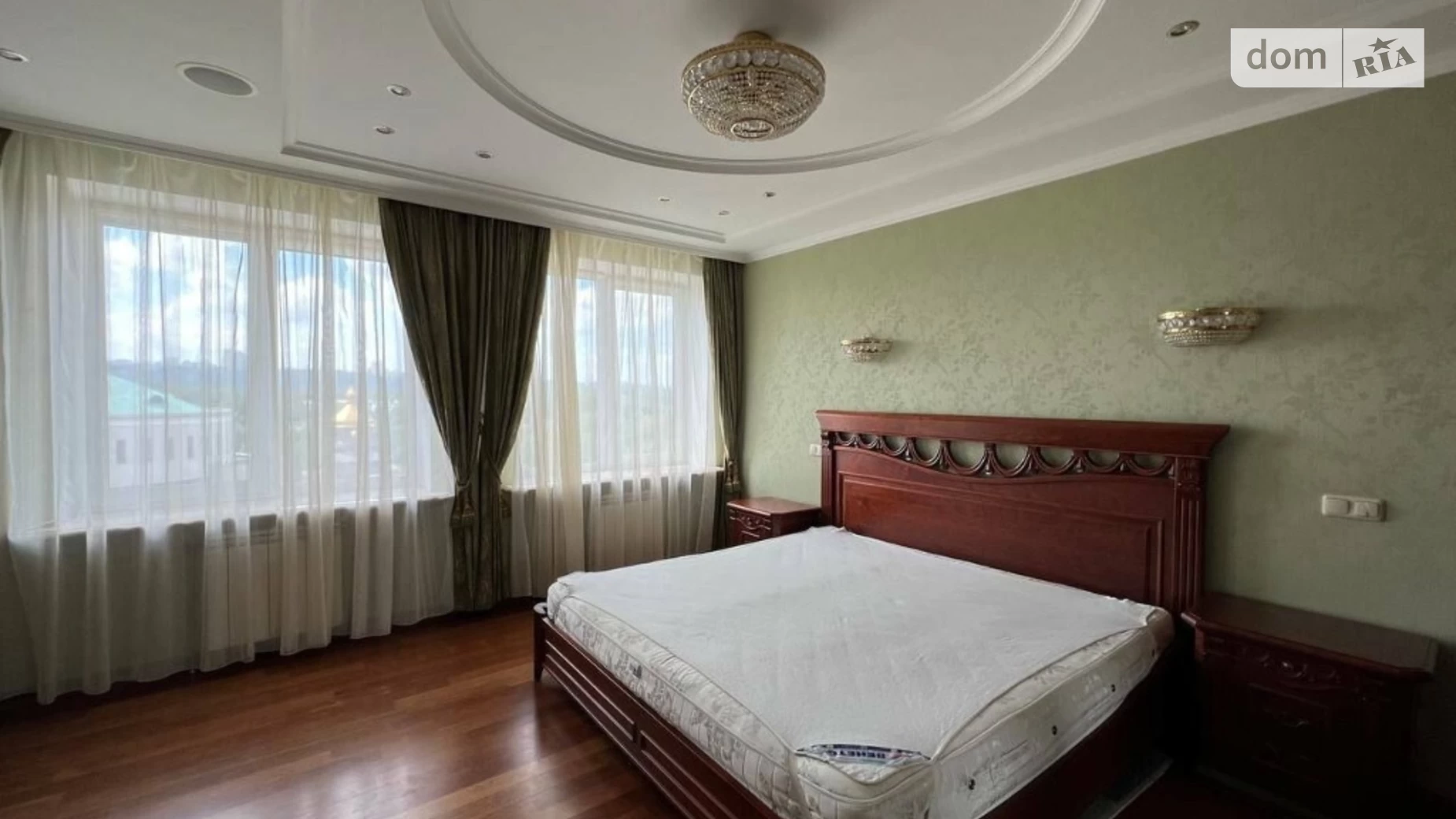 Продается 2-комнатная квартира 76 кв. м в Киеве, ул. Никольско-Слободская, 4Д