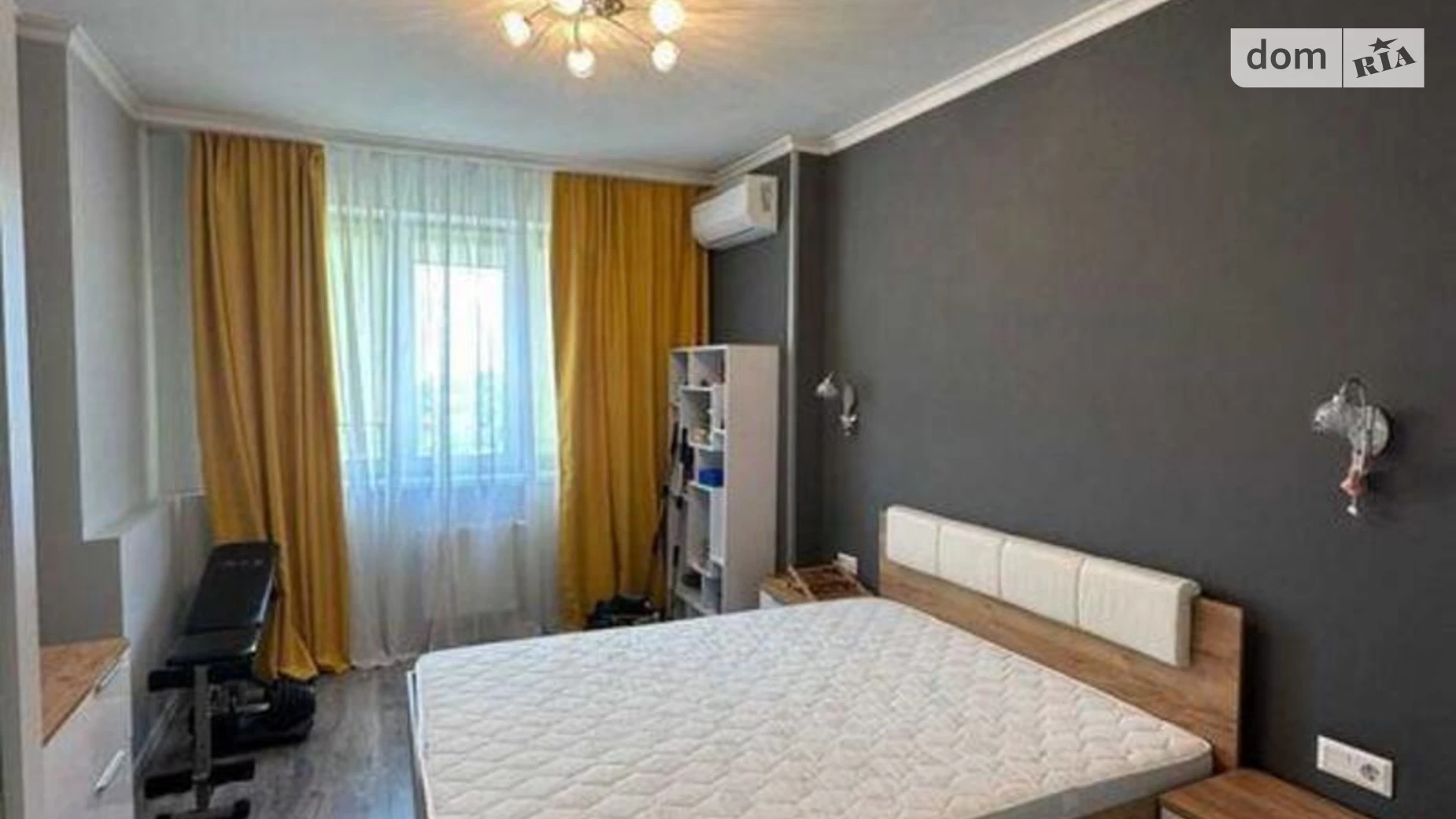 Продается 1-комнатная квартира 65 кв. м в Киеве, пер. Моторный, 9А