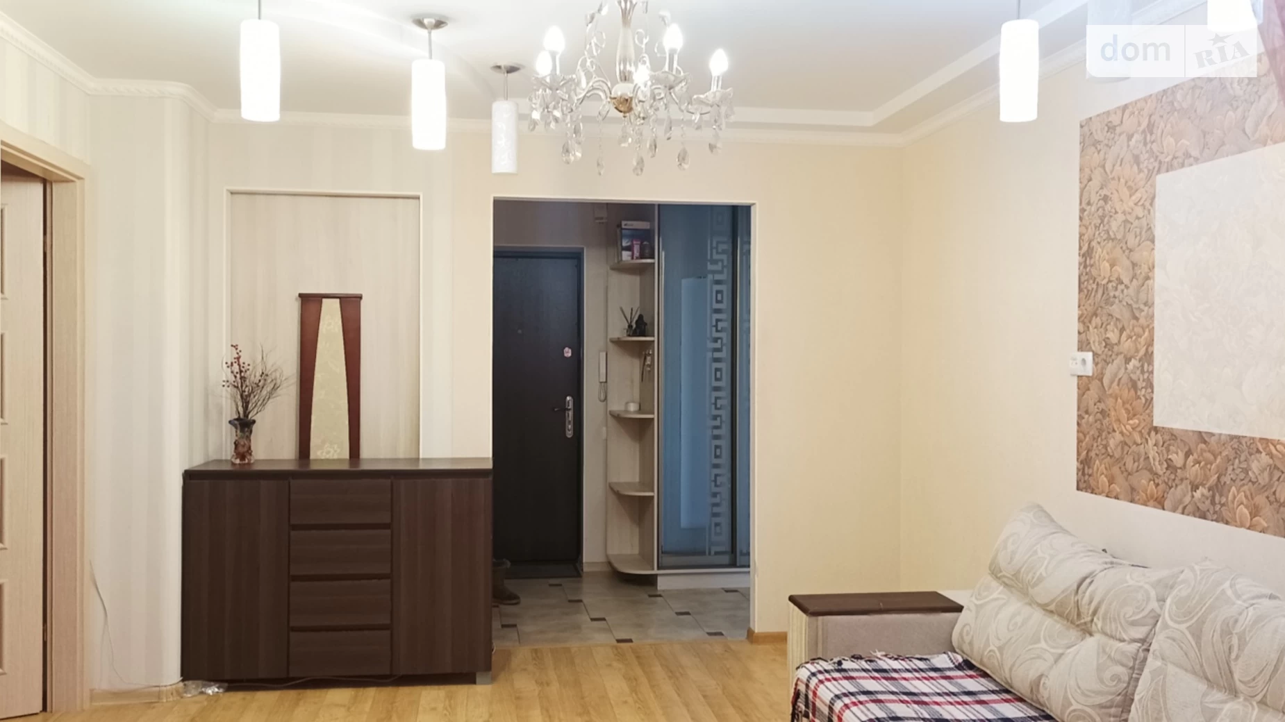 Продается 2-комнатная квартира 63 кв. м в Черноморске, ул. 1 Мая - фото 2