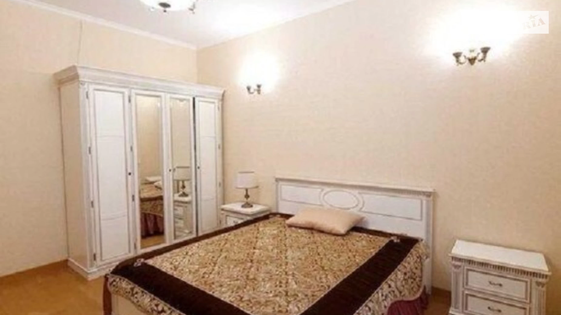 Продается 3-комнатная квартира 127 кв. м в Киеве, ул. Никольско-Слободская, 1А