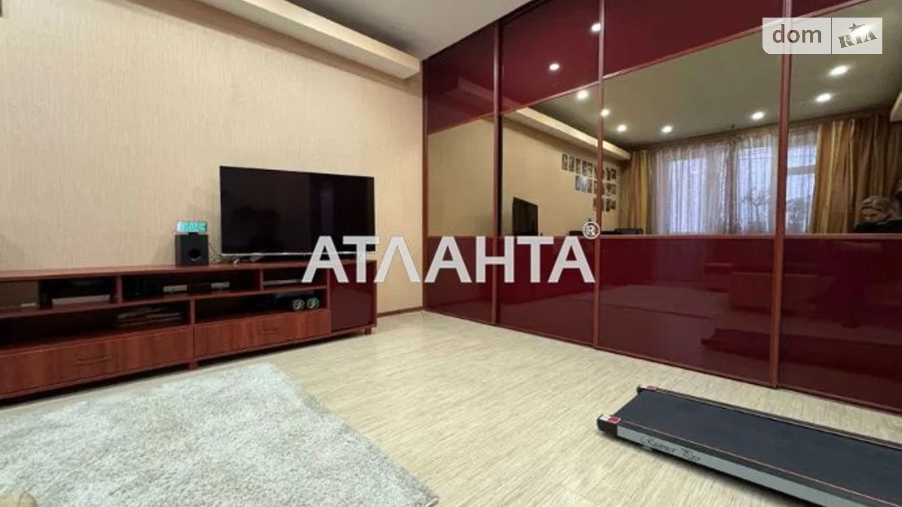 Продается 1-комнатная квартира 52.3 кв. м в Львове, ул. Плуговая