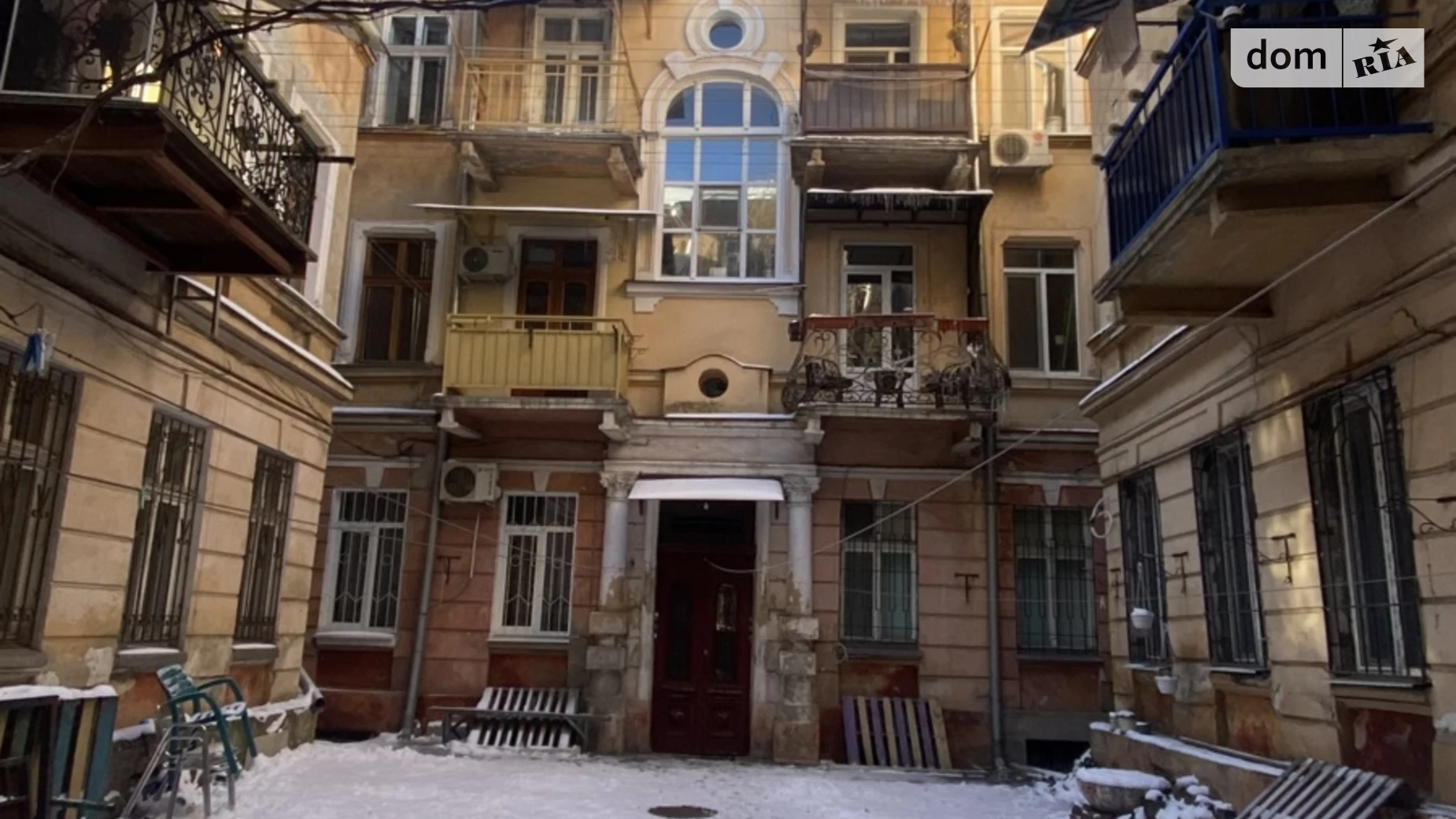 Продается 4-комнатная квартира 111 кв. м в Одессе, ул. Асташкина