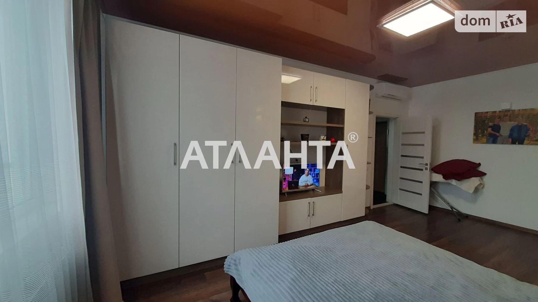 Продается 1-комнатная квартира 40.7 кв. м в Одессе, ул. Среднефонтанская, 351