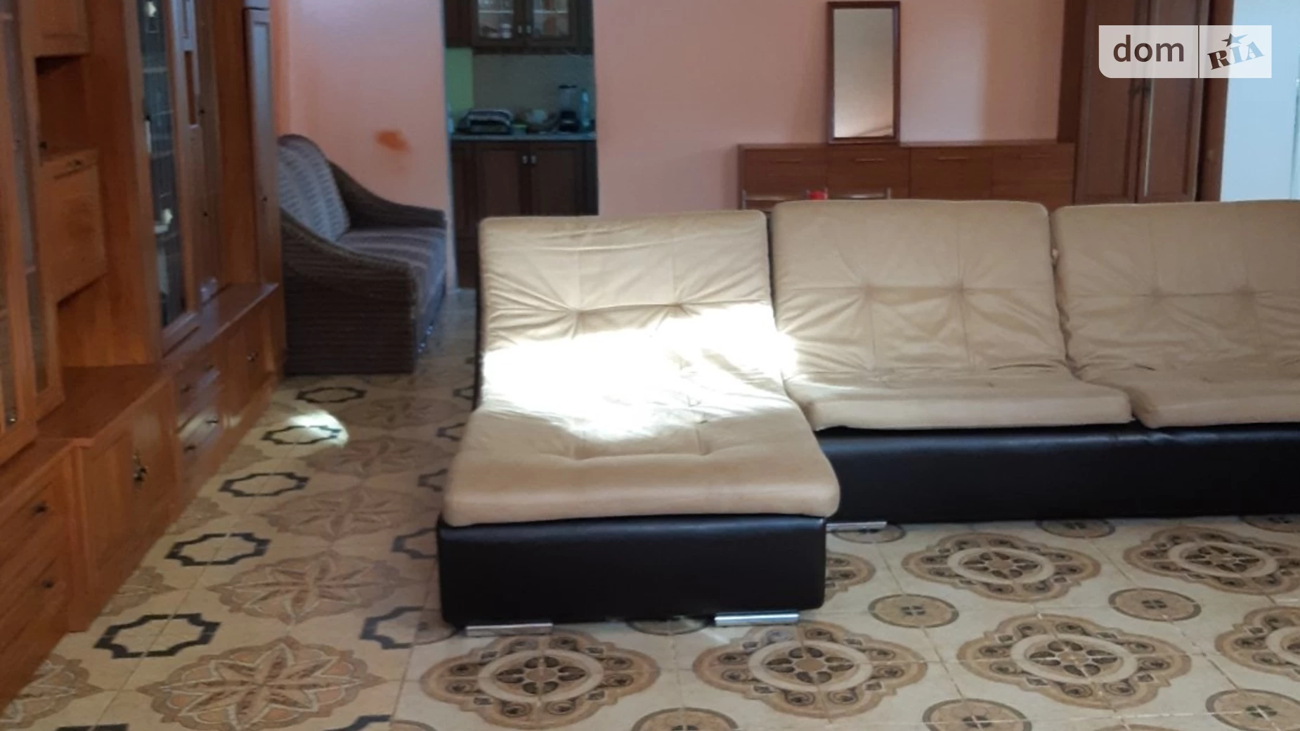Продается дом на 3 этажа 380 кв. м с террасой, цена: 285000 $ - фото 2