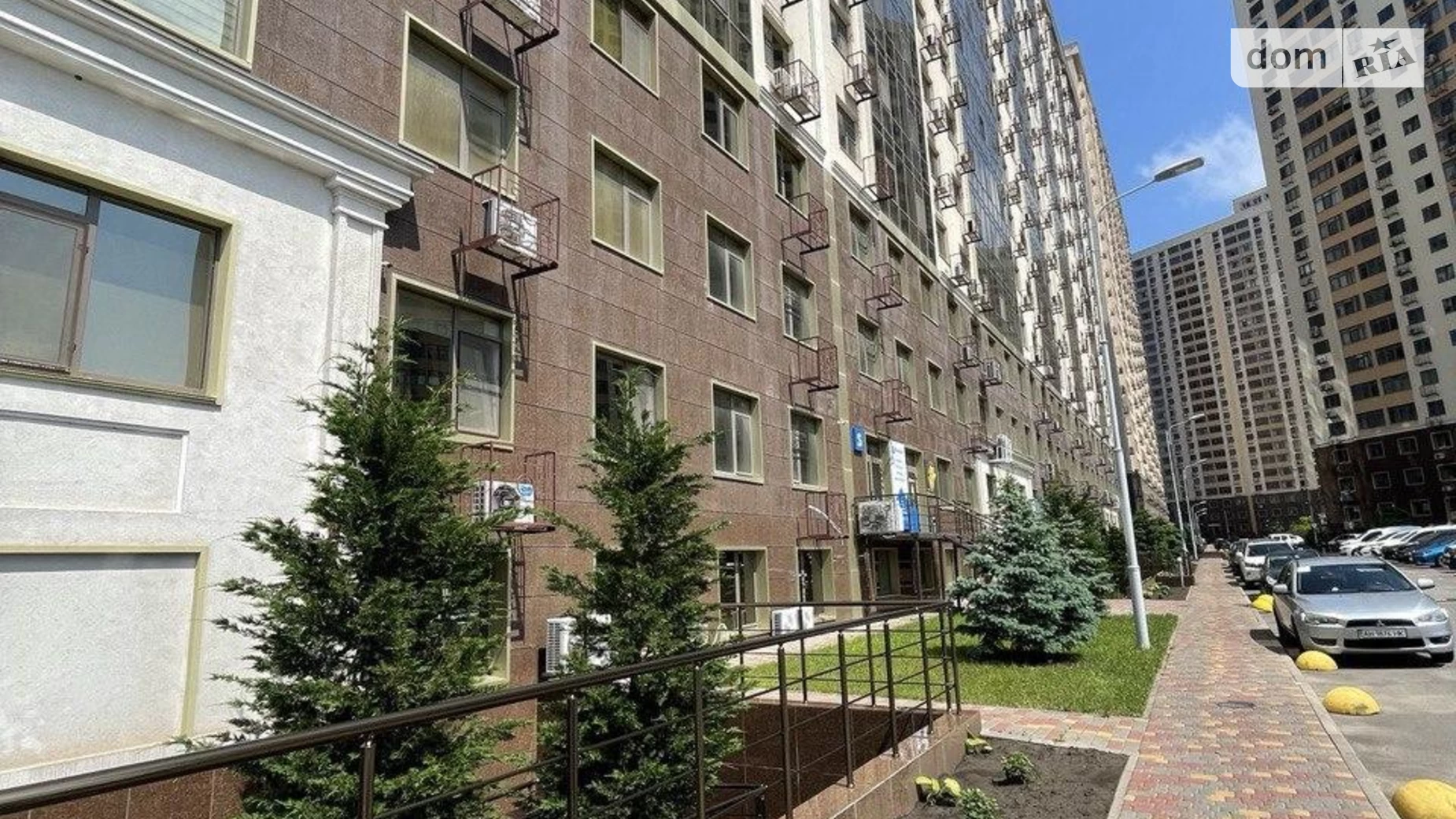 Продается 2-комнатная квартира 63 кв. м в Крыжановка, ул. Академика Сахарова, 3А