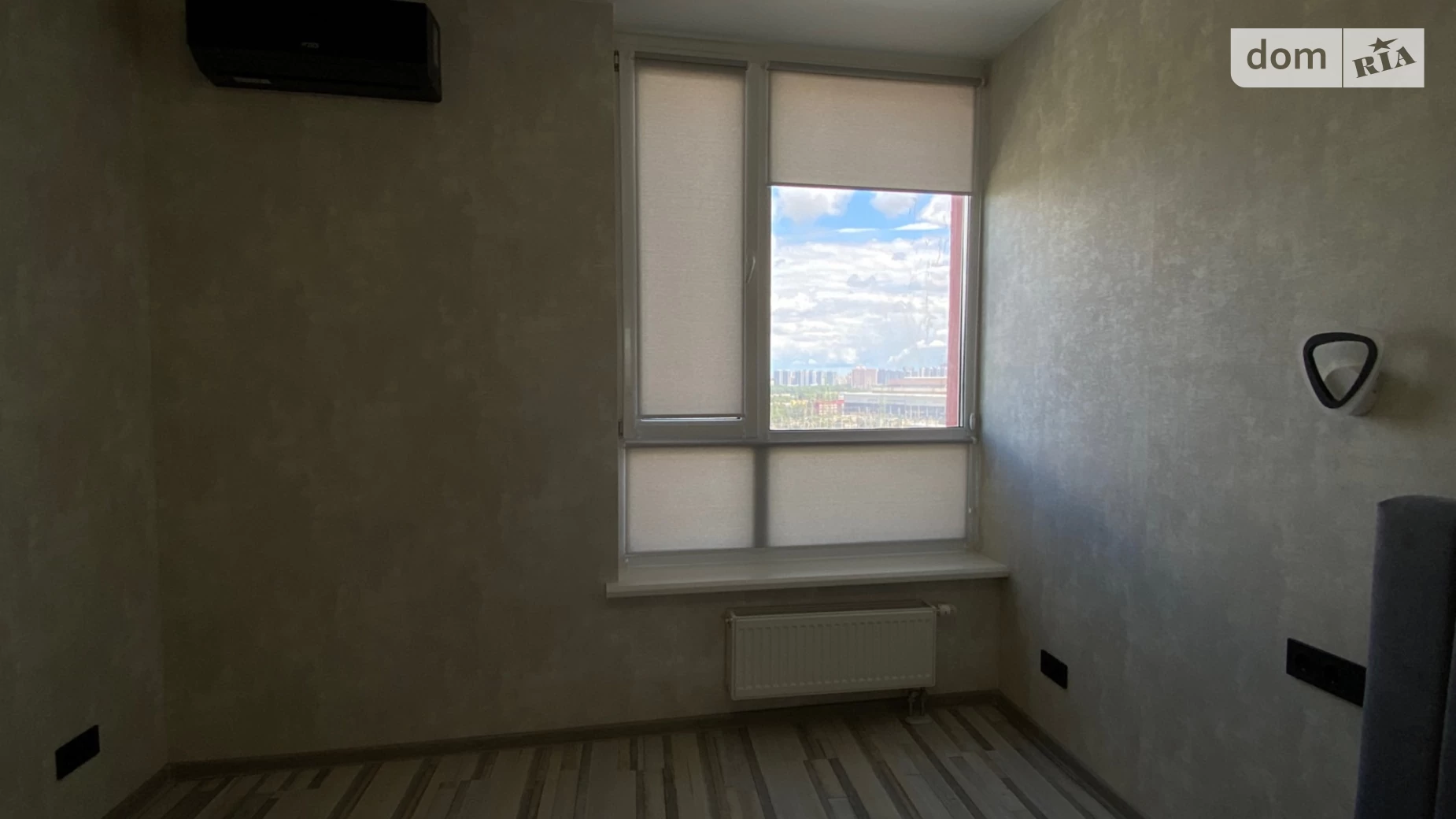 Продается 1-комнатная квартира 40 кв. м в Киеве, Столичное шоссе
