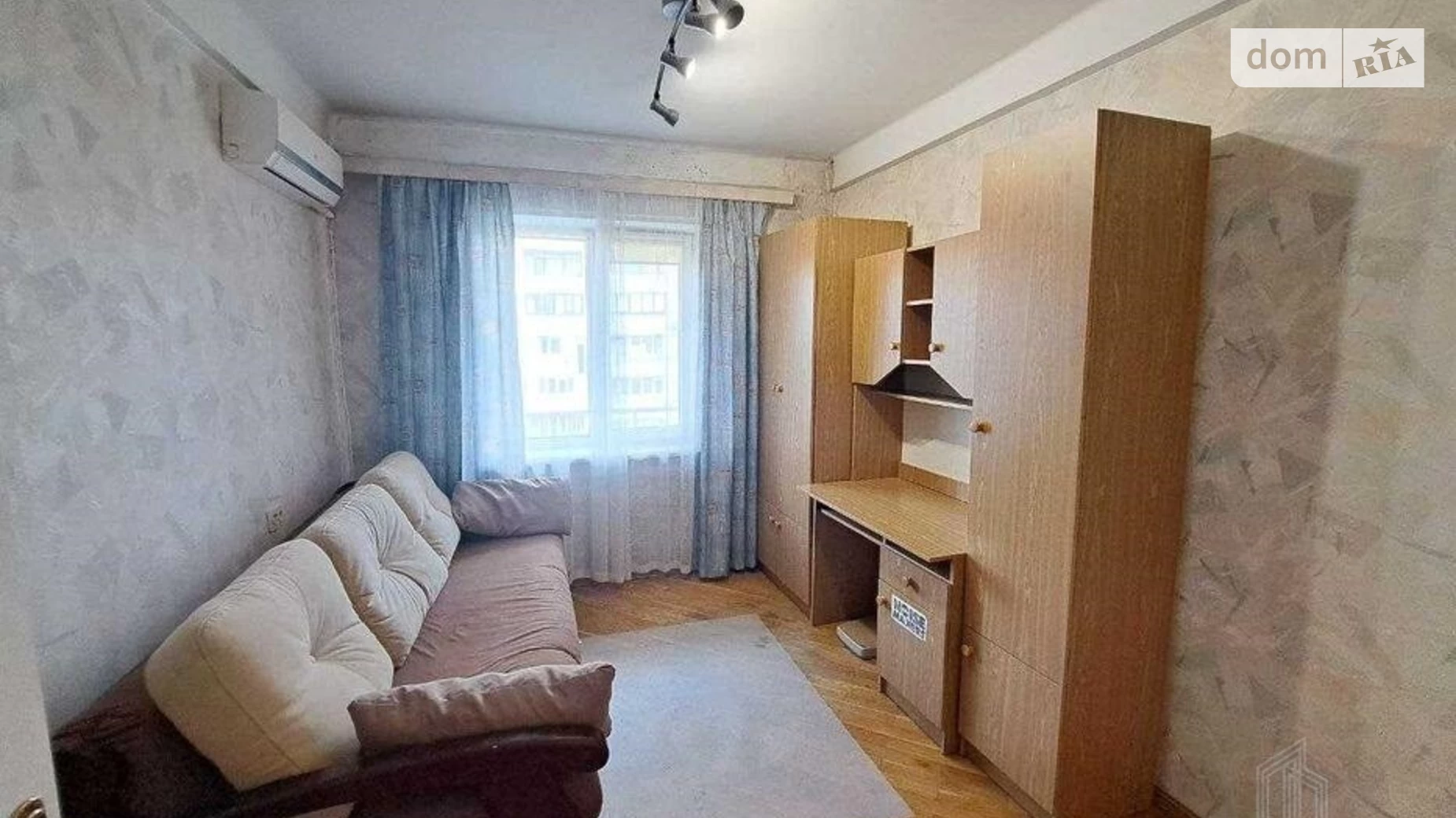 Продается 3-комнатная квартира 62 кв. м в Киеве, ул. Флоренции, 12А