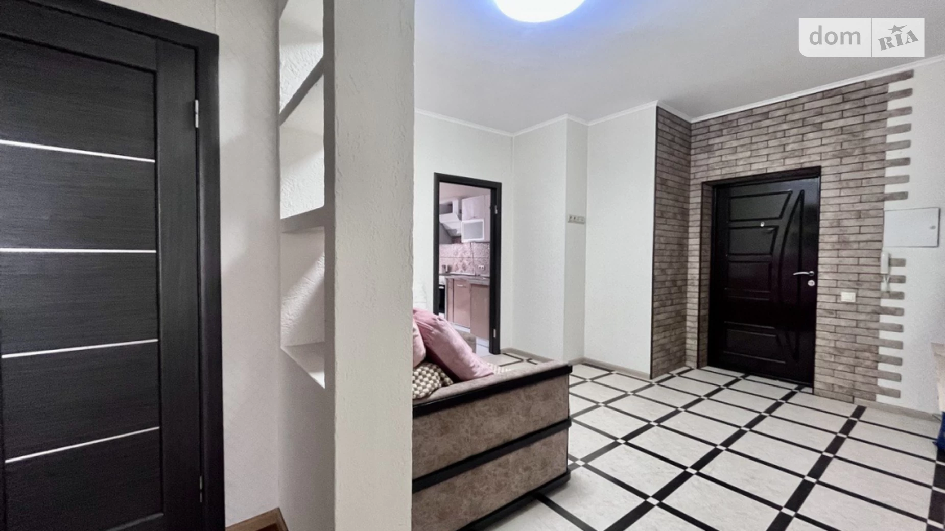 Продается 2-комнатная квартира 78 кв. м в Чернигове