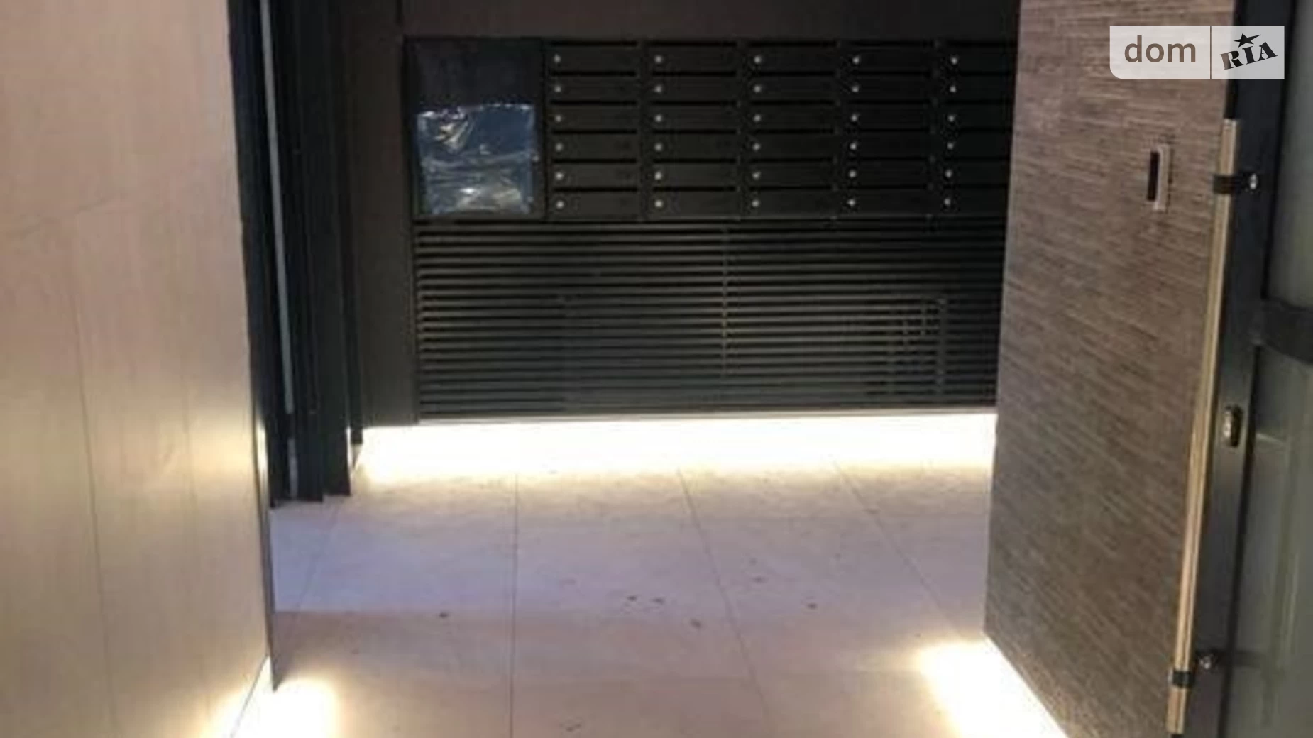 Продається 2-кімнатна квартира 67.3 кв. м у Києві, вул. Салютна, 2 - фото 2