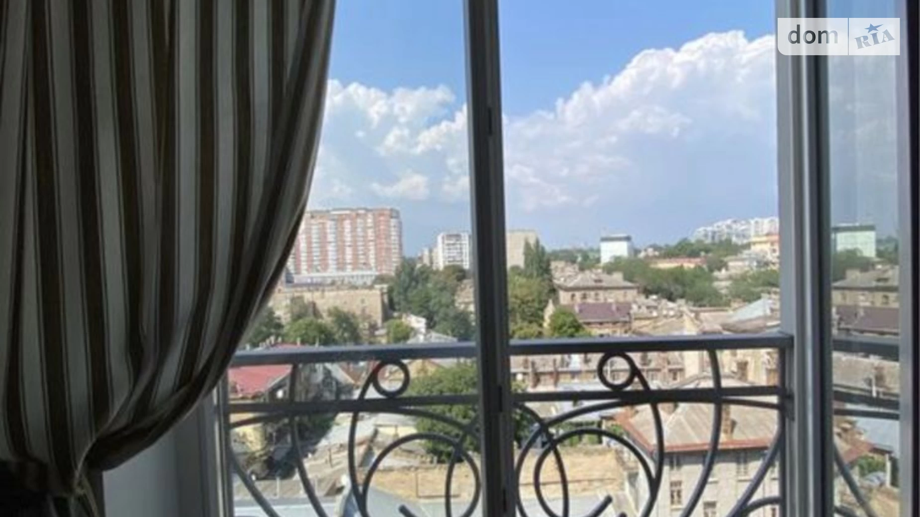Продается 2-комнатная квартира 52 кв. м в Одессе, вул. Леонтовича