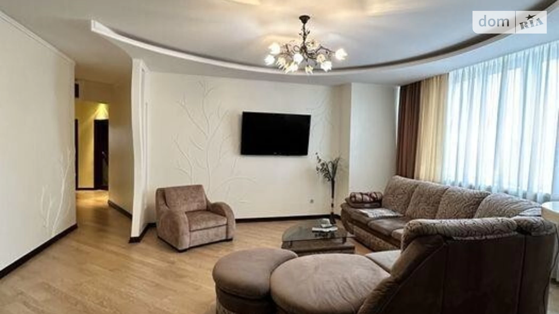 Продается 3-комнатная квартира 142 кв. м в Киеве, ул. Срибнокильская, 1