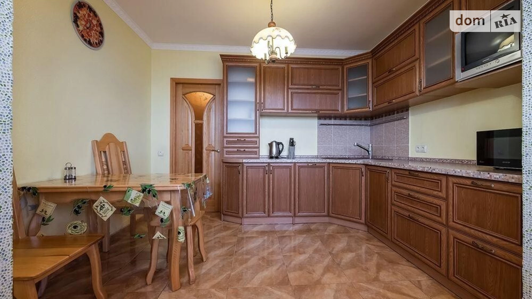 Продается 3-комнатная квартира 79 кв. м в Киеве, ул. Оноре де Бальзака, 86