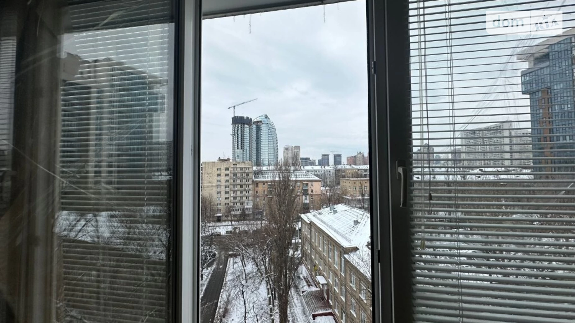 Продается 2-комнатная квартира 47 кв. м в Киеве, ул. Маккейна Джона, 22А