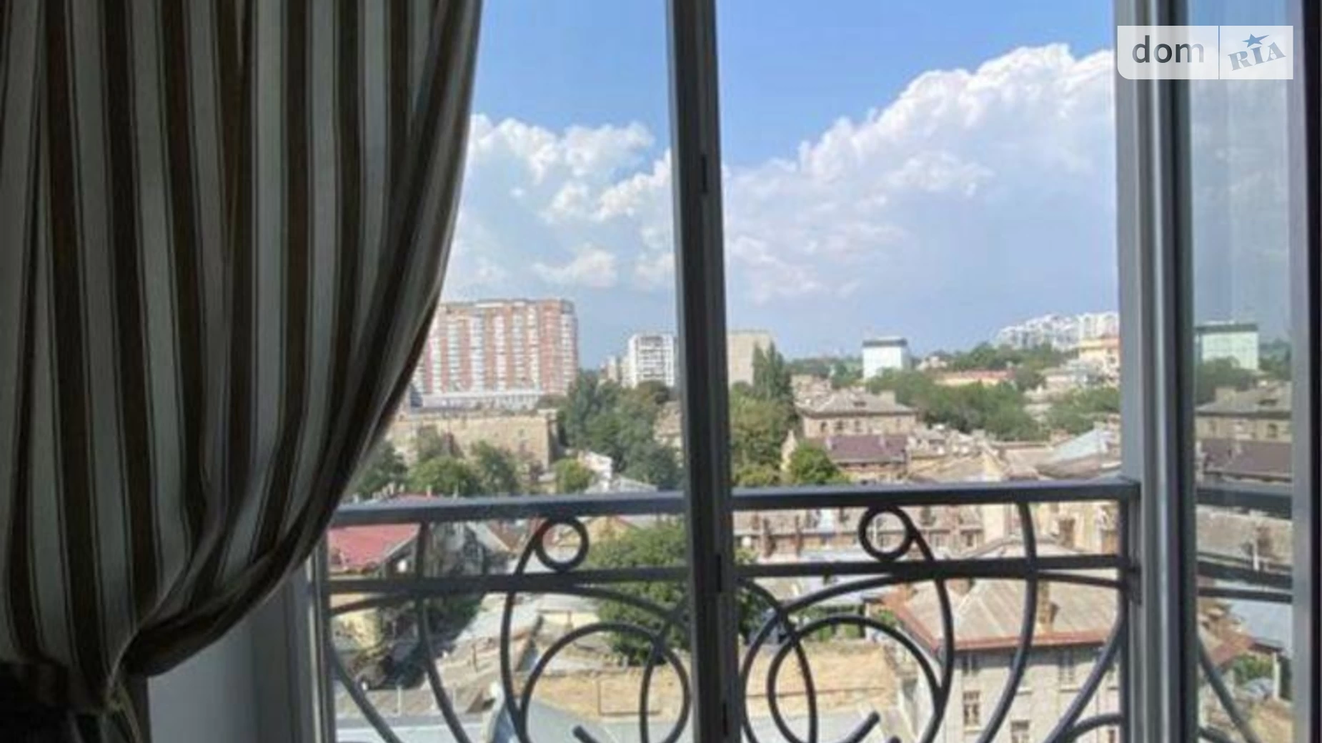 Продается 1-комнатная квартира 52 кв. м в Одессе, ул. Леонтовича, 16