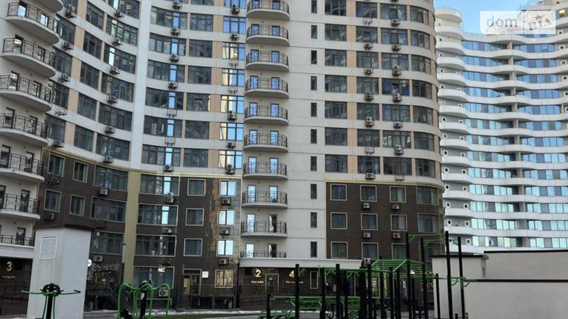 Продается 1-комнатная квартира 41 кв. м в Одессе, ул. Каманина, 16А корпус 5