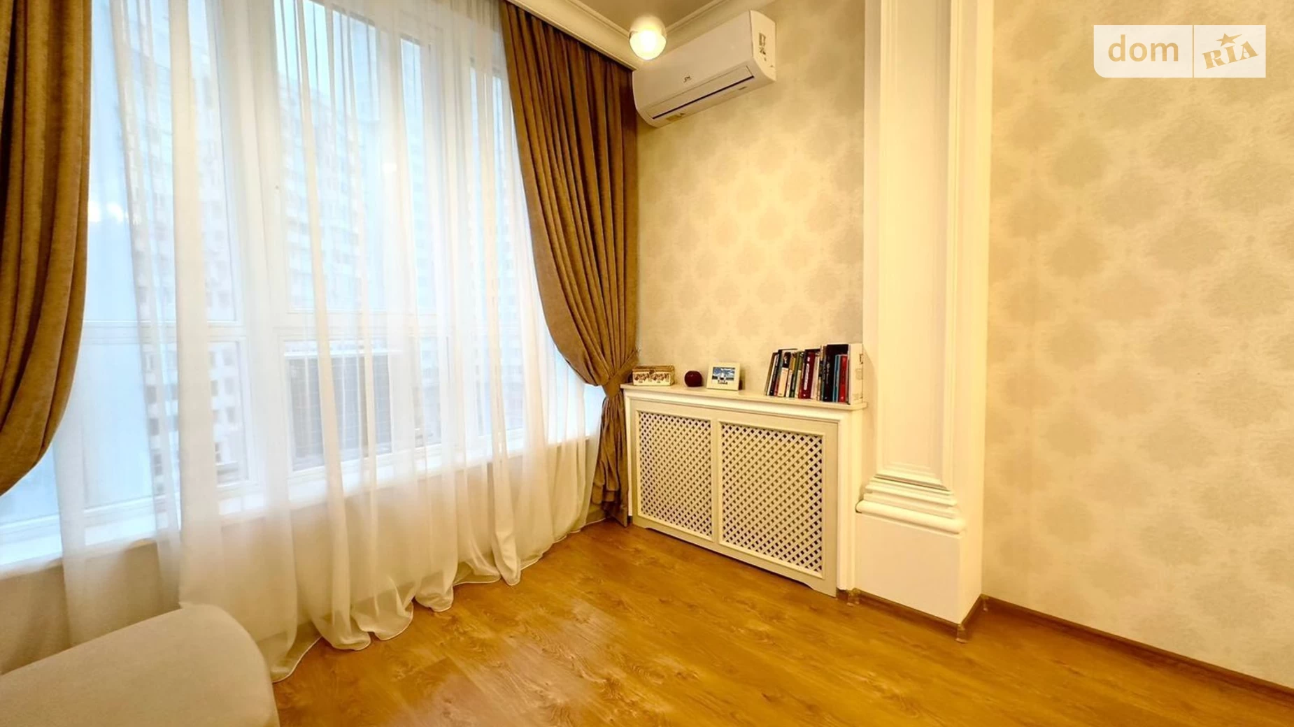 Продається 1-кімнатна квартира 81 кв. м у Одесі, вул. Новоберегова