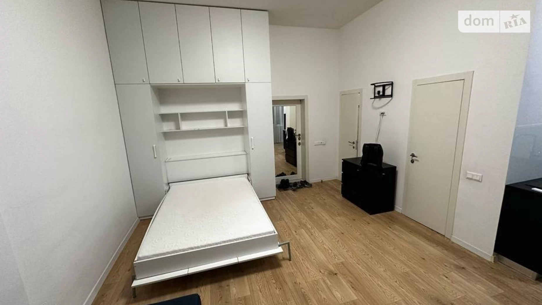 Продается 1-комнатная квартира 32 кв. м в Киеве, ул. Юрия Ильенко, 18А