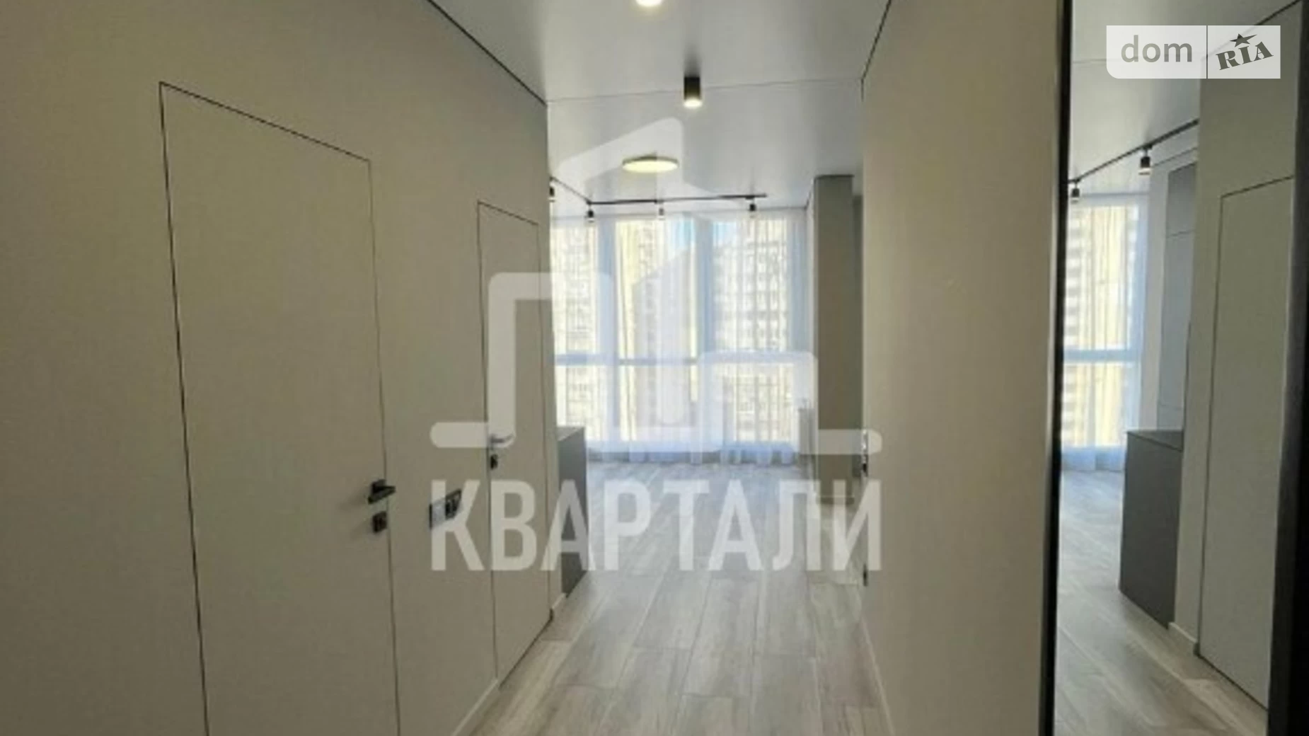 Продается 1-комнатная квартира 43 кв. м в Киеве, ул. Ревуцкого, 40Б