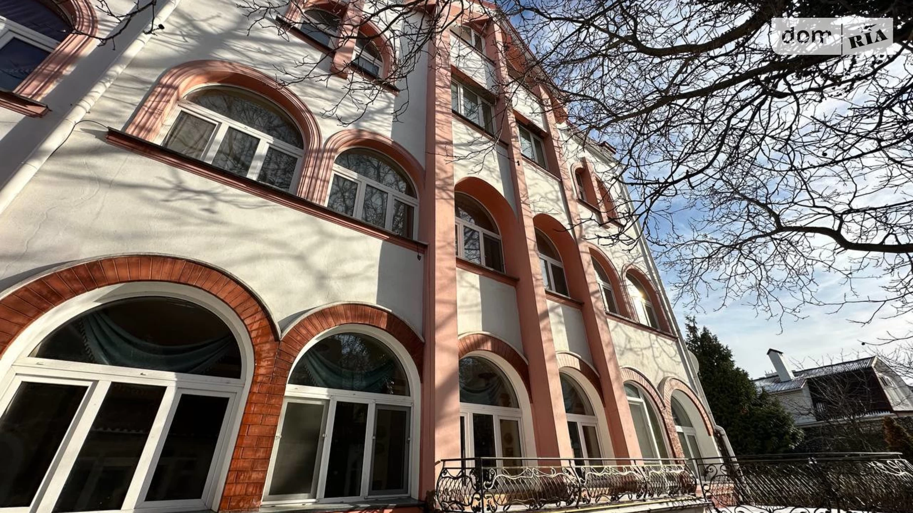 Продается дом на 3 этажа 723 кв. м с садом, цена: 779000 $ - фото 2