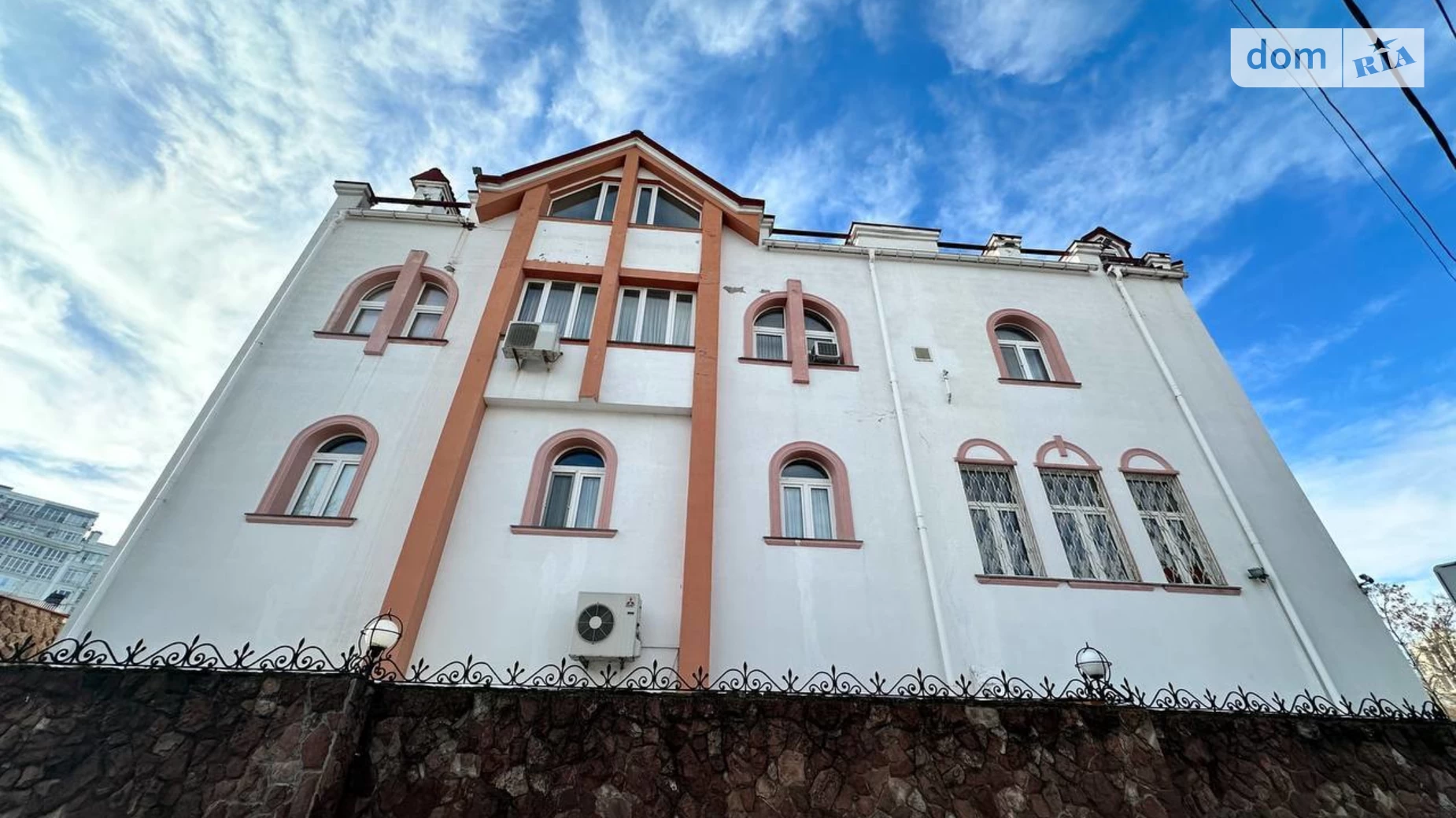 Продается дом на 3 этажа 723 кв. м с садом, цена: 779000 $ - фото 3