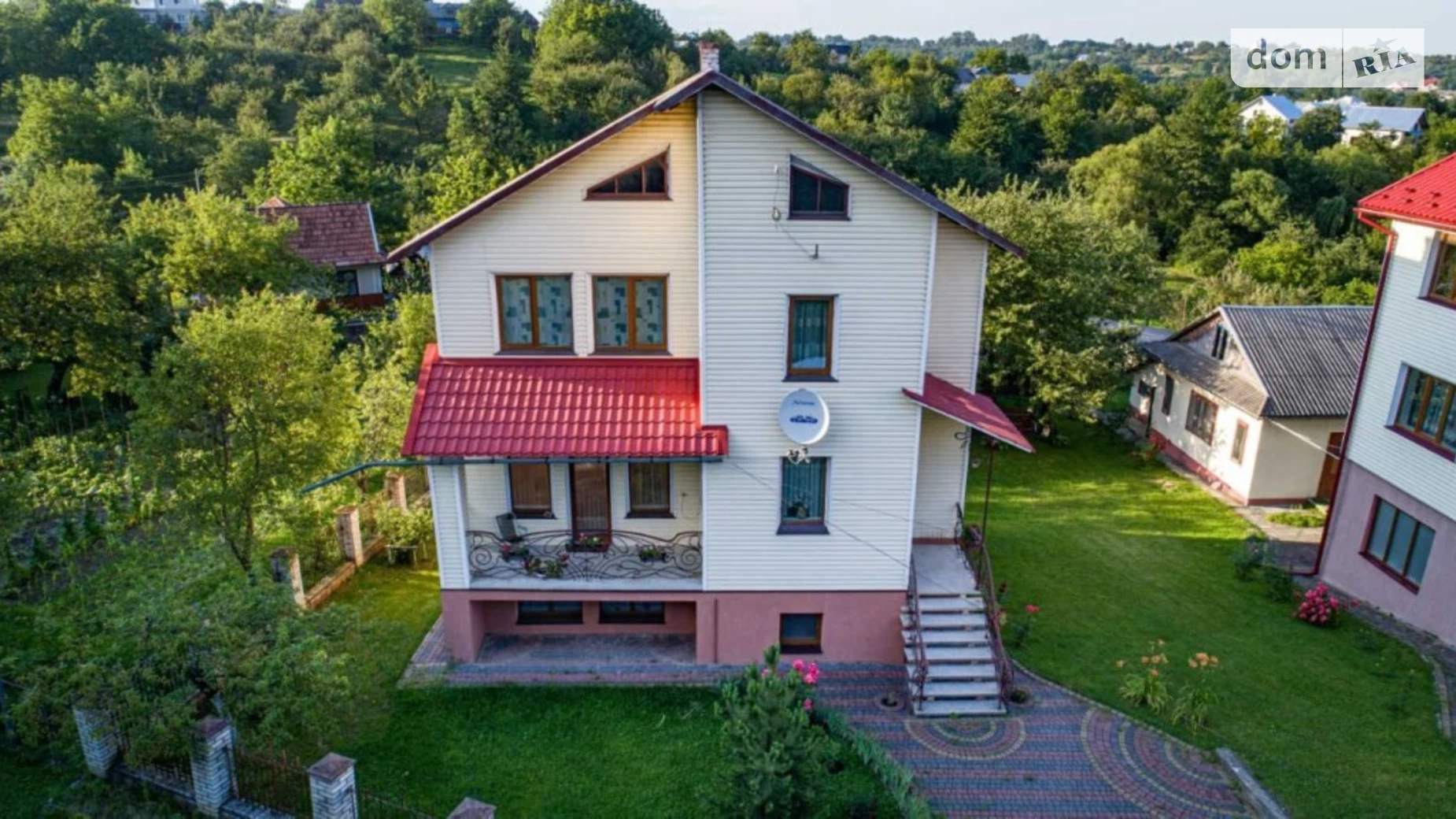 Продається будинок 3 поверховий 233 кв. м з каміном, вул. Миколайчука