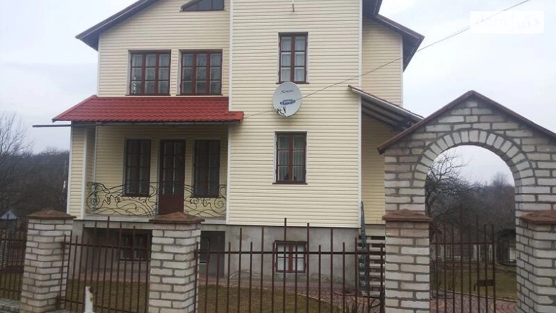 Продається будинок 3 поверховий 233 кв. м з каміном, вул. Миколайчука